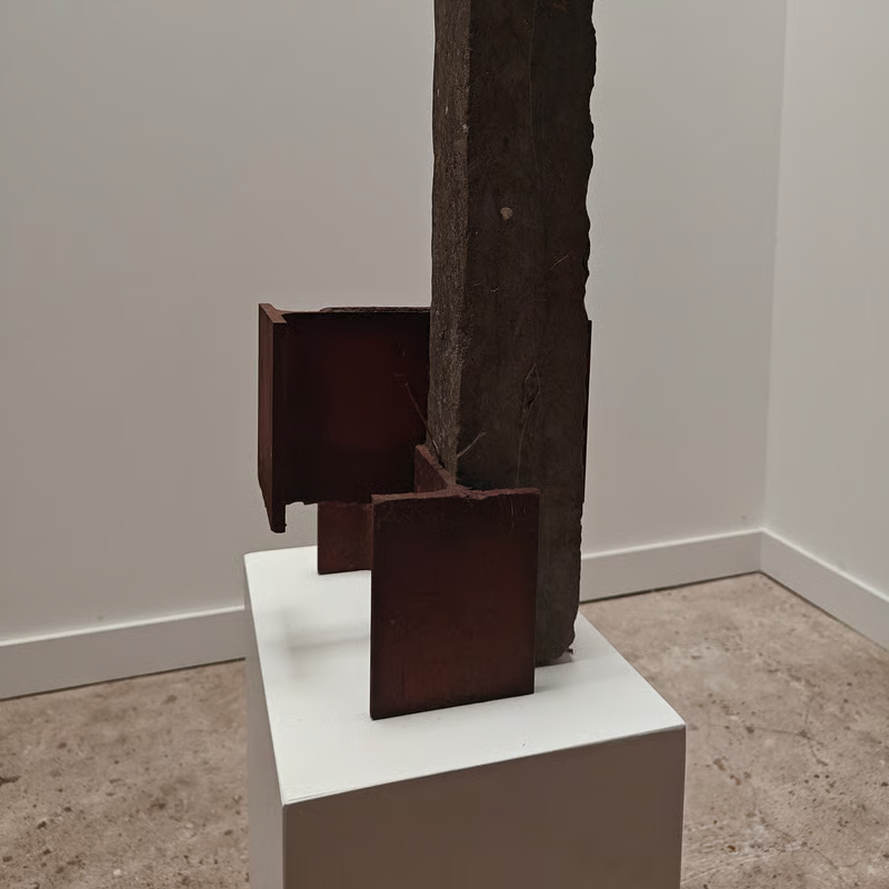 Concrete and metal sculpture RD018 7.png