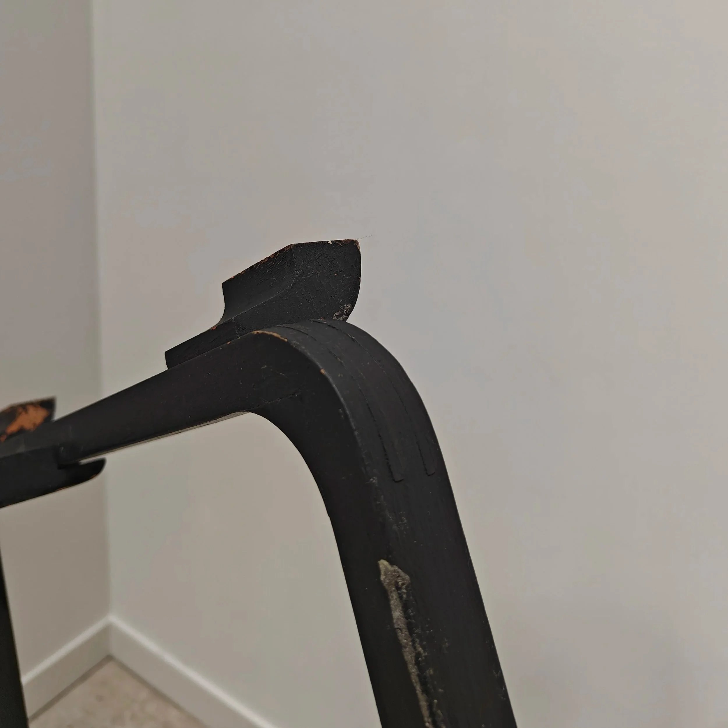 Constructivist+shelf+stand+by+Andr%C3%A9+Groult+10.jpg
