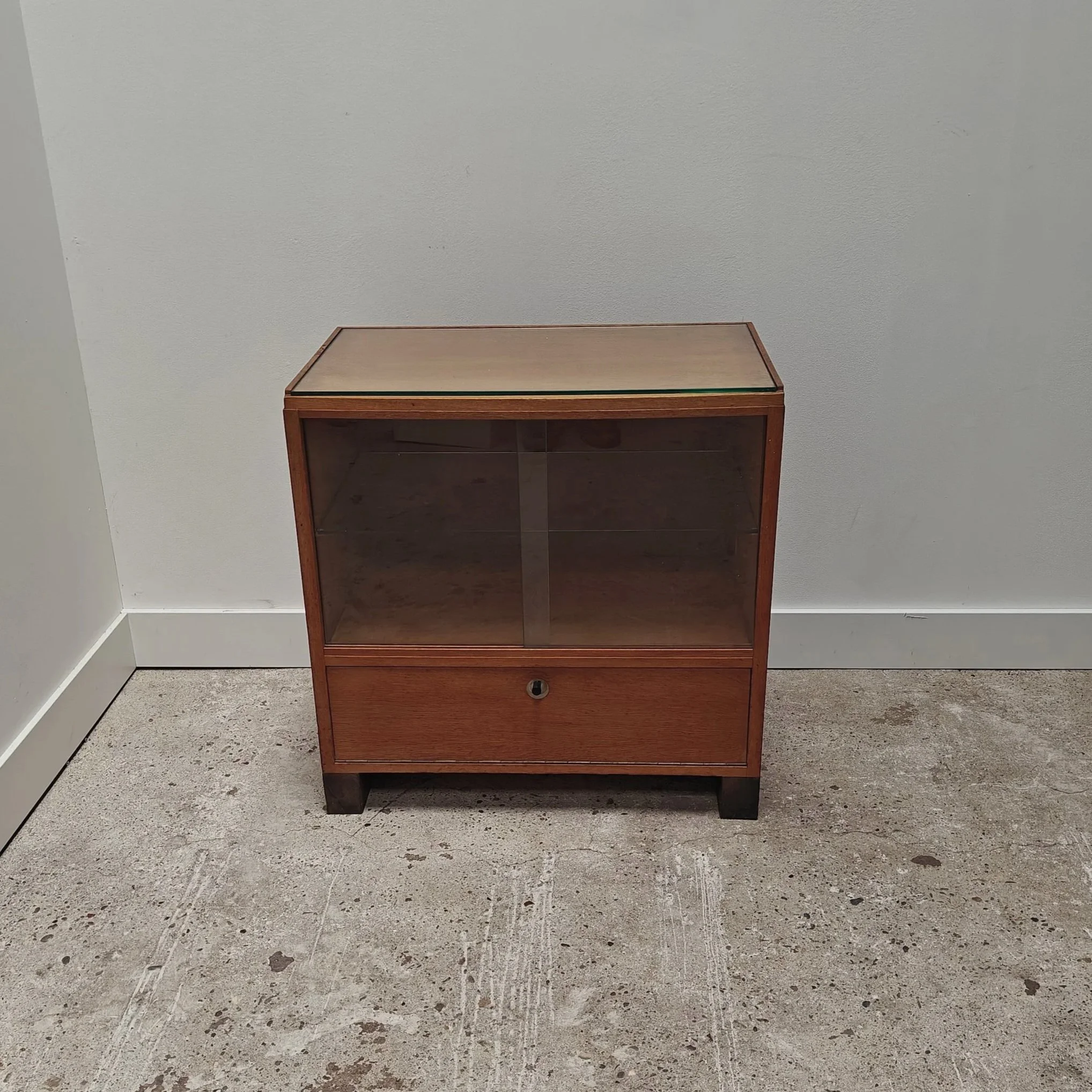 Willem+Penaat+vabinet+for+Metz+and+Co+1930s++8.jpg