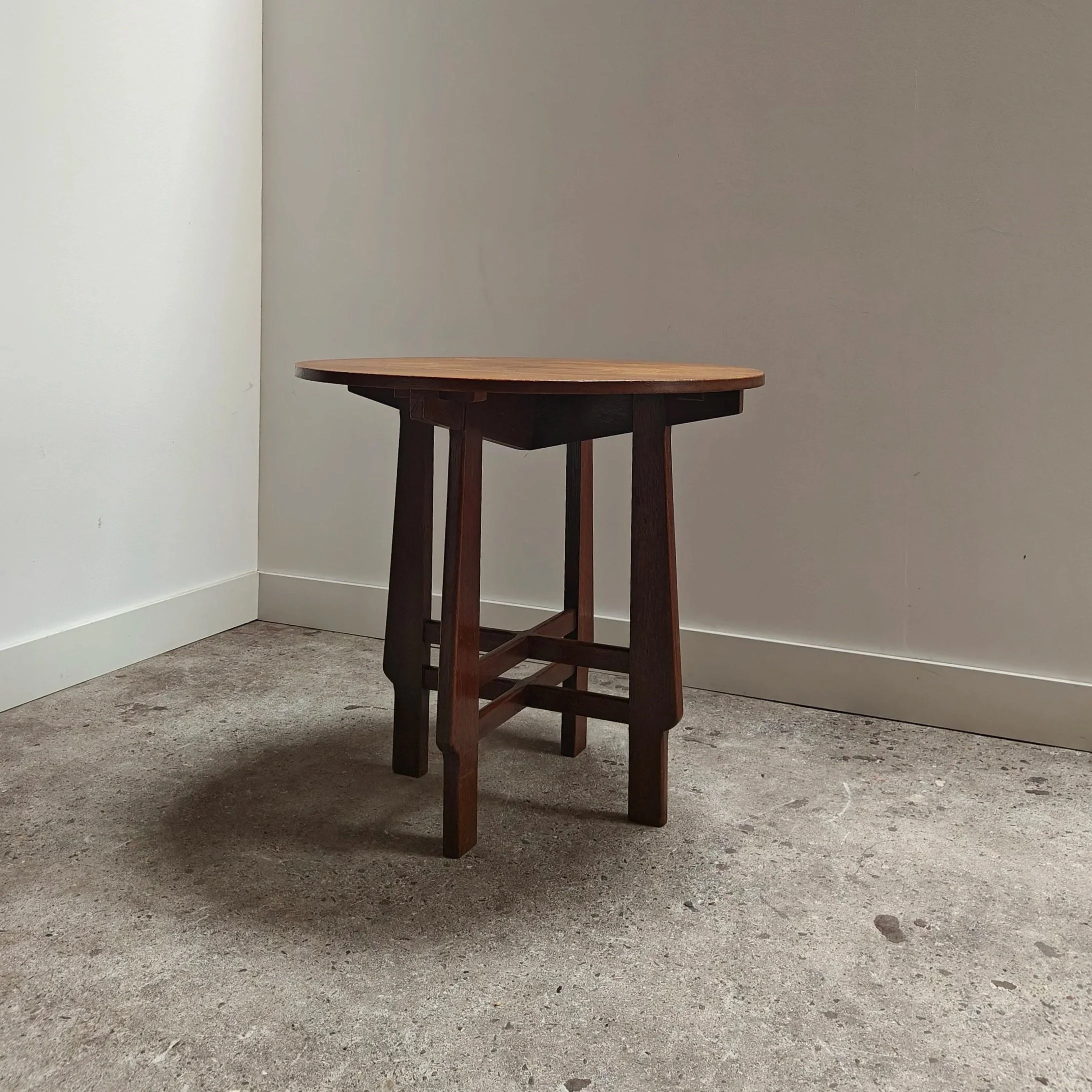 Art+Deco+side+table+with+double+support+design+feature+4.jpg