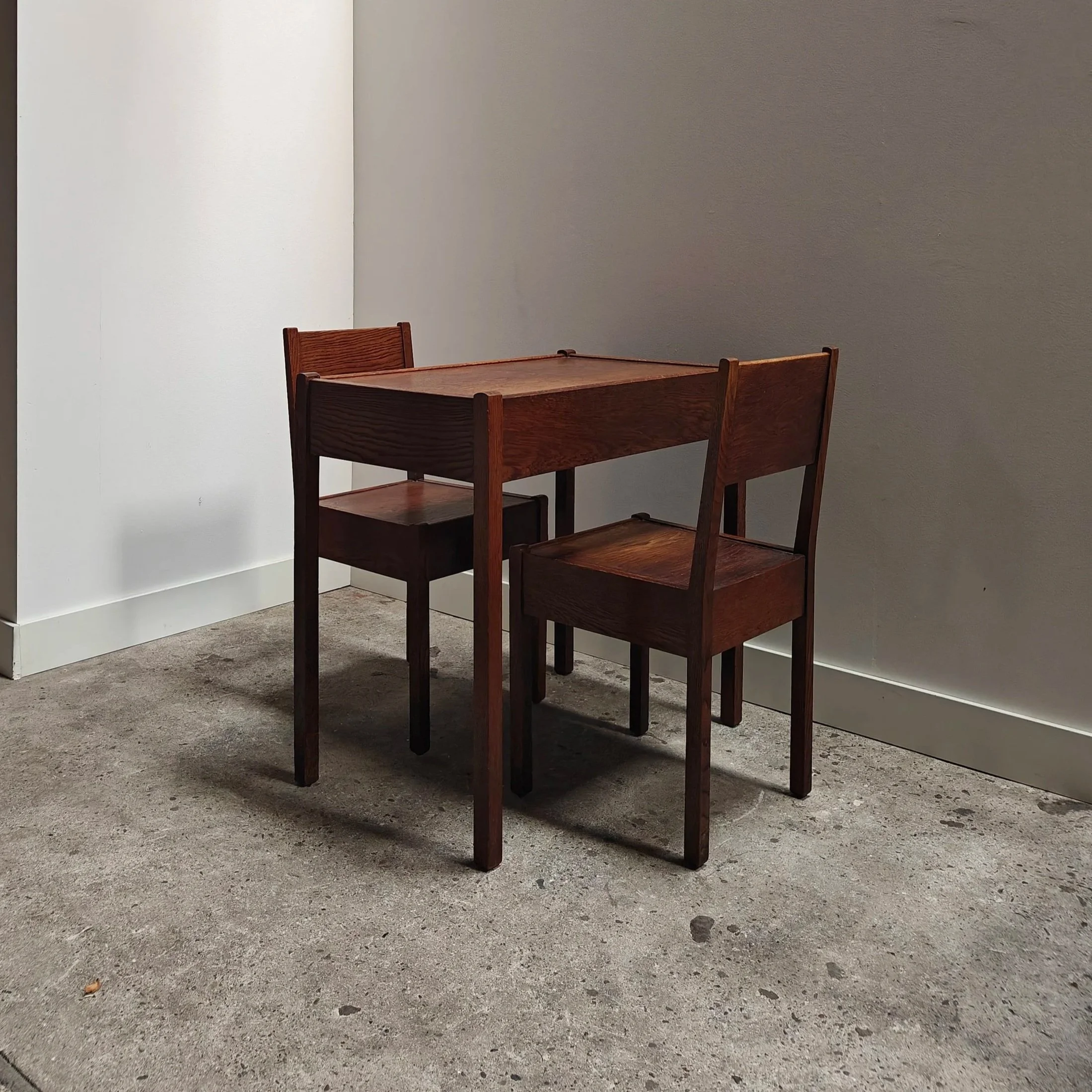 LOV+muntendam+side+or+accent+table+with+two+chairs+oak+plywood+1.jpg