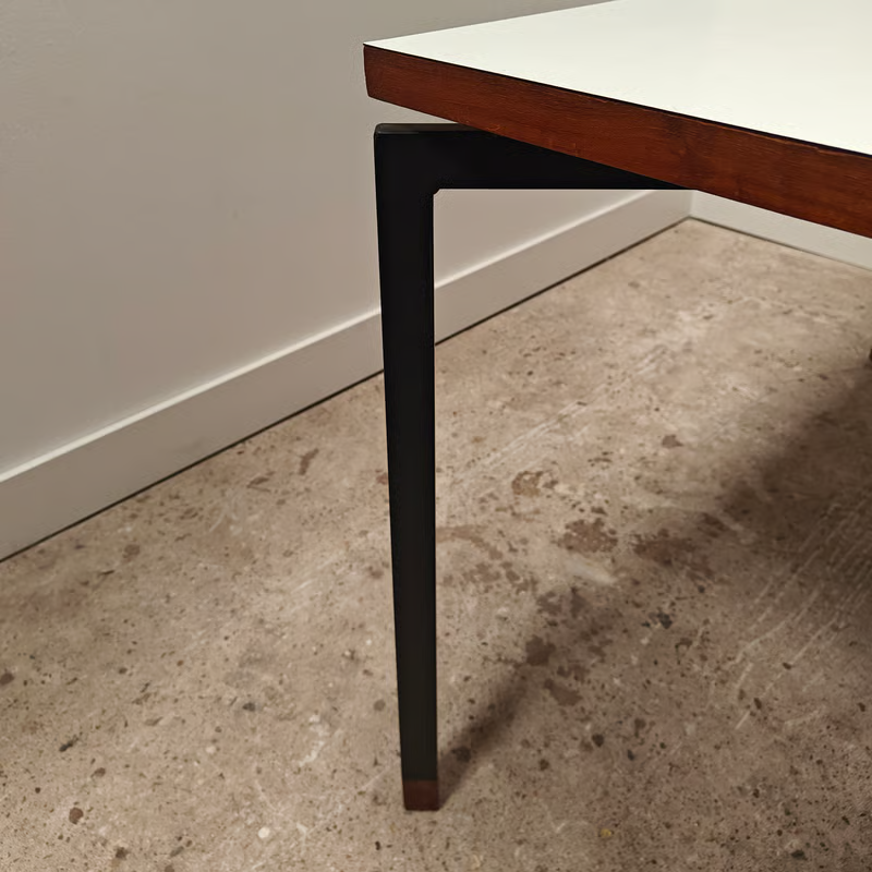 Elsrijk table or desk 2.png