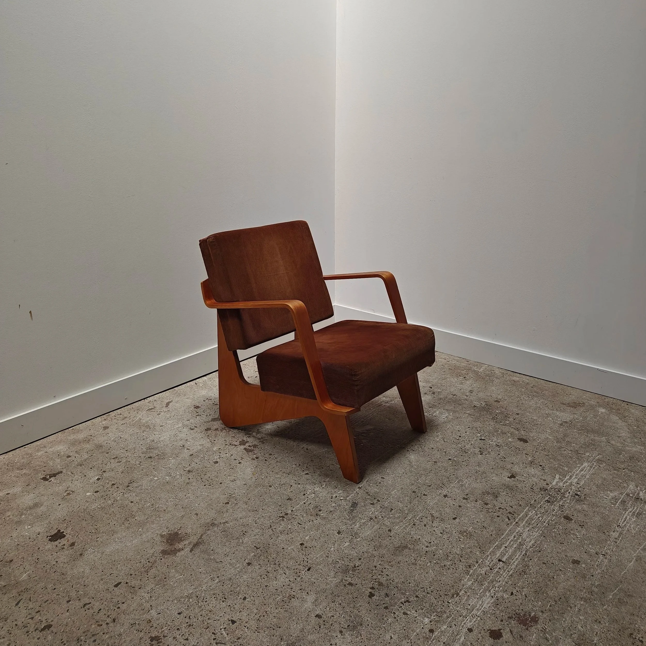 Combex+FB03+armchair+with+magazine+holder%2C+Cees+Braakman+for+Pastoe+5.jpg