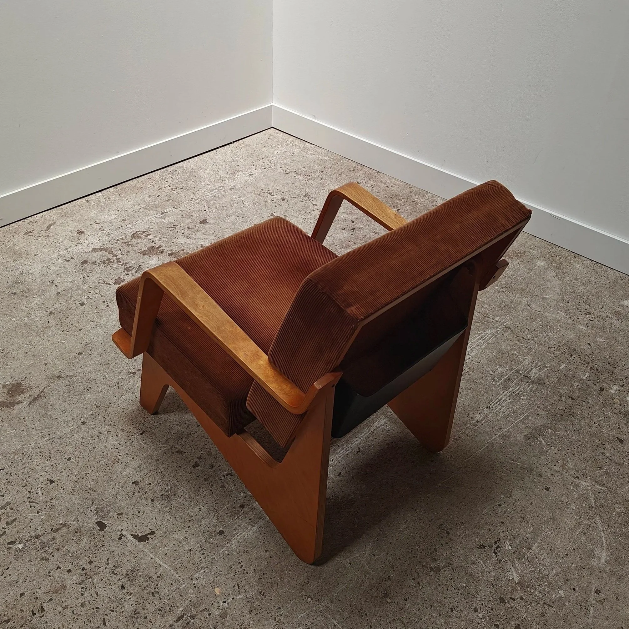 Combex+FB03+armchair+with+magazine+holder%2C+Cees+Braakman+for+Pastoe+12.jpg