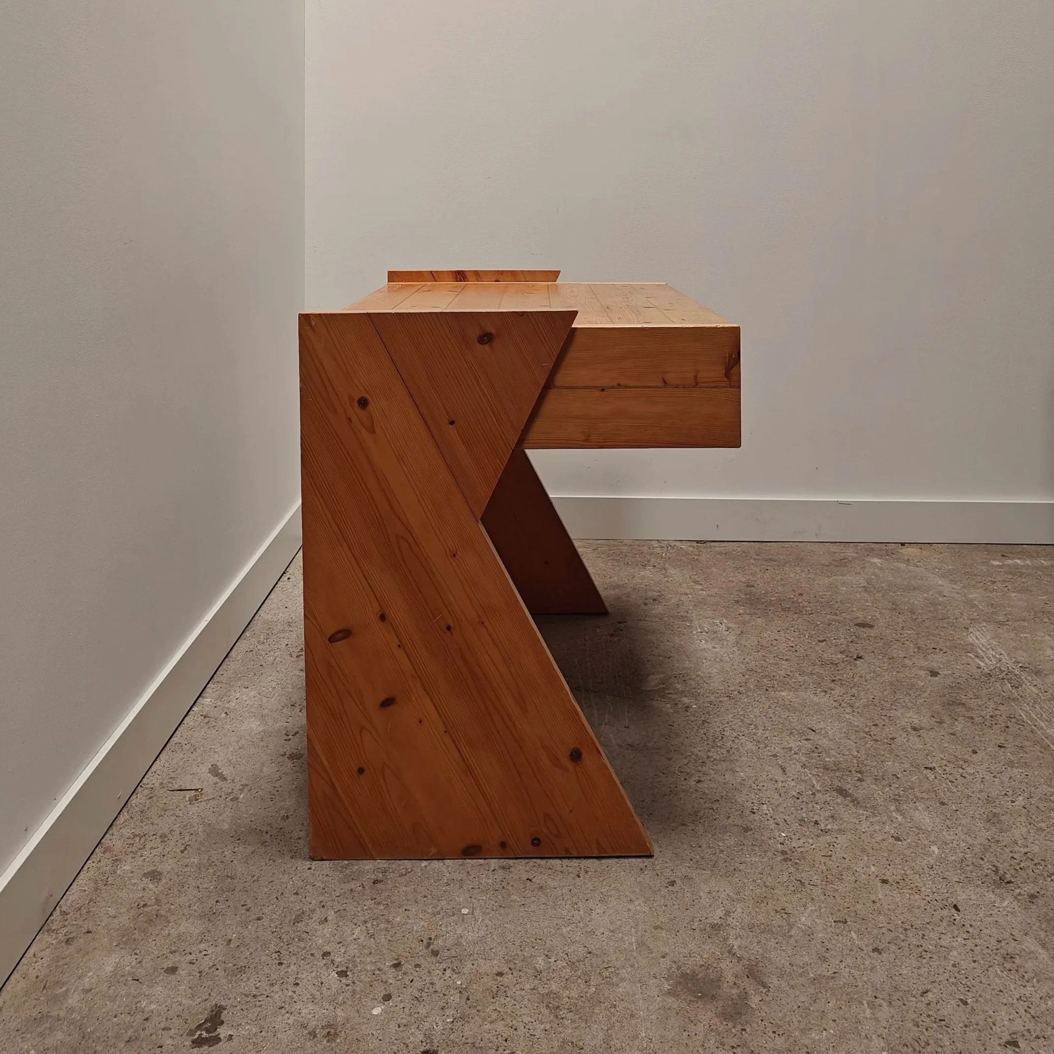 Modernist+solid+pine+desk+from+the+1980s+7.jpg