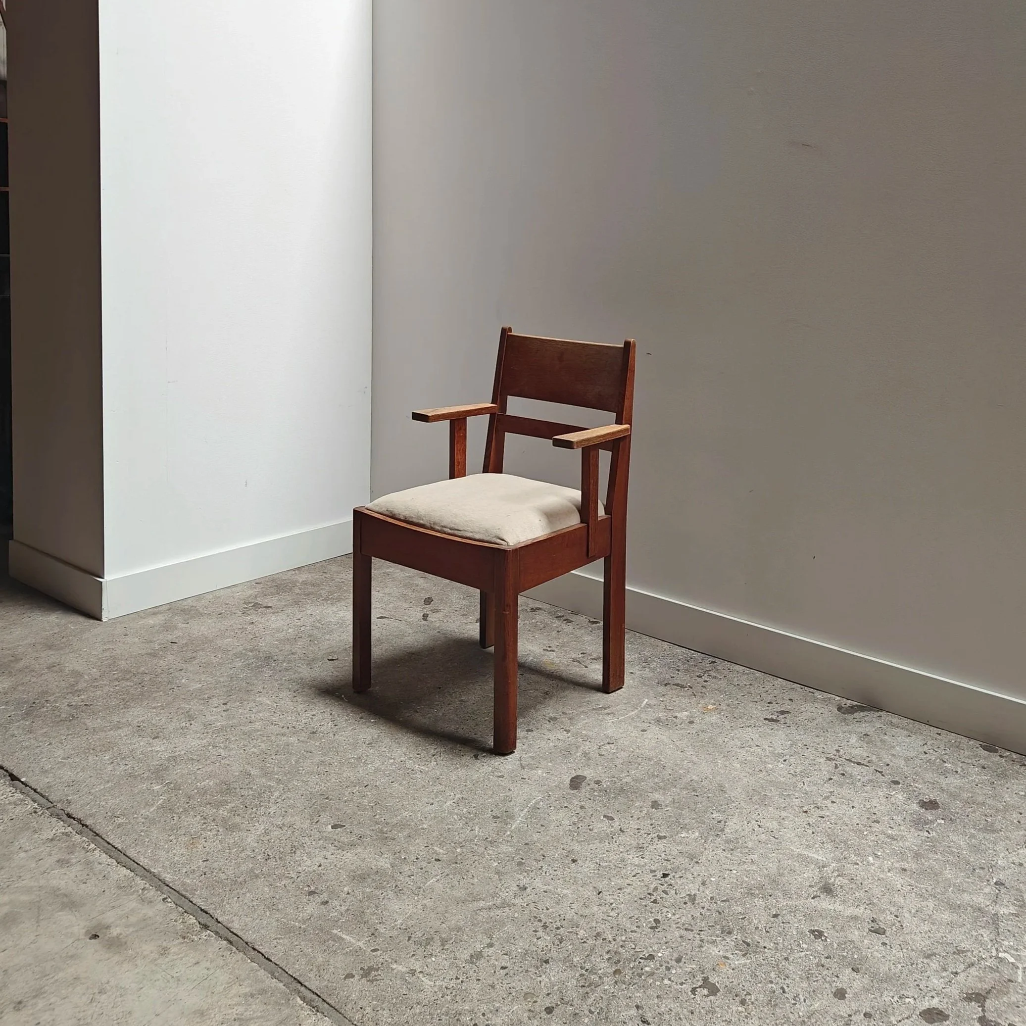 Spacious+office+chair+in+Haagse+School+style+1.jpg