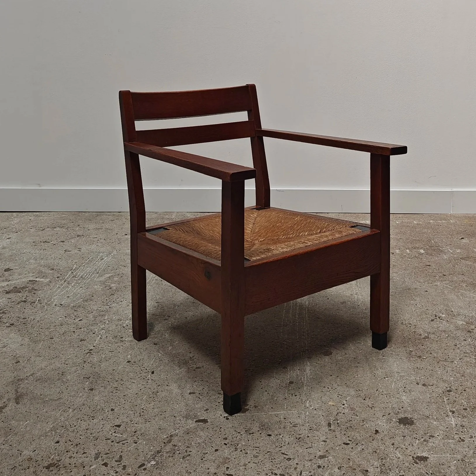 Haagse+school+armchair+with+rush+seats+and+black+accents+7.jpg