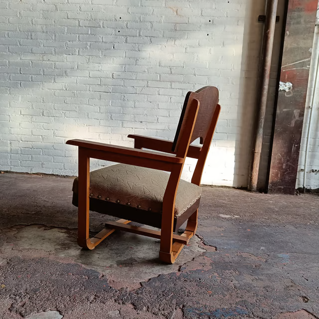 Experimental 1950's armchair 4.png