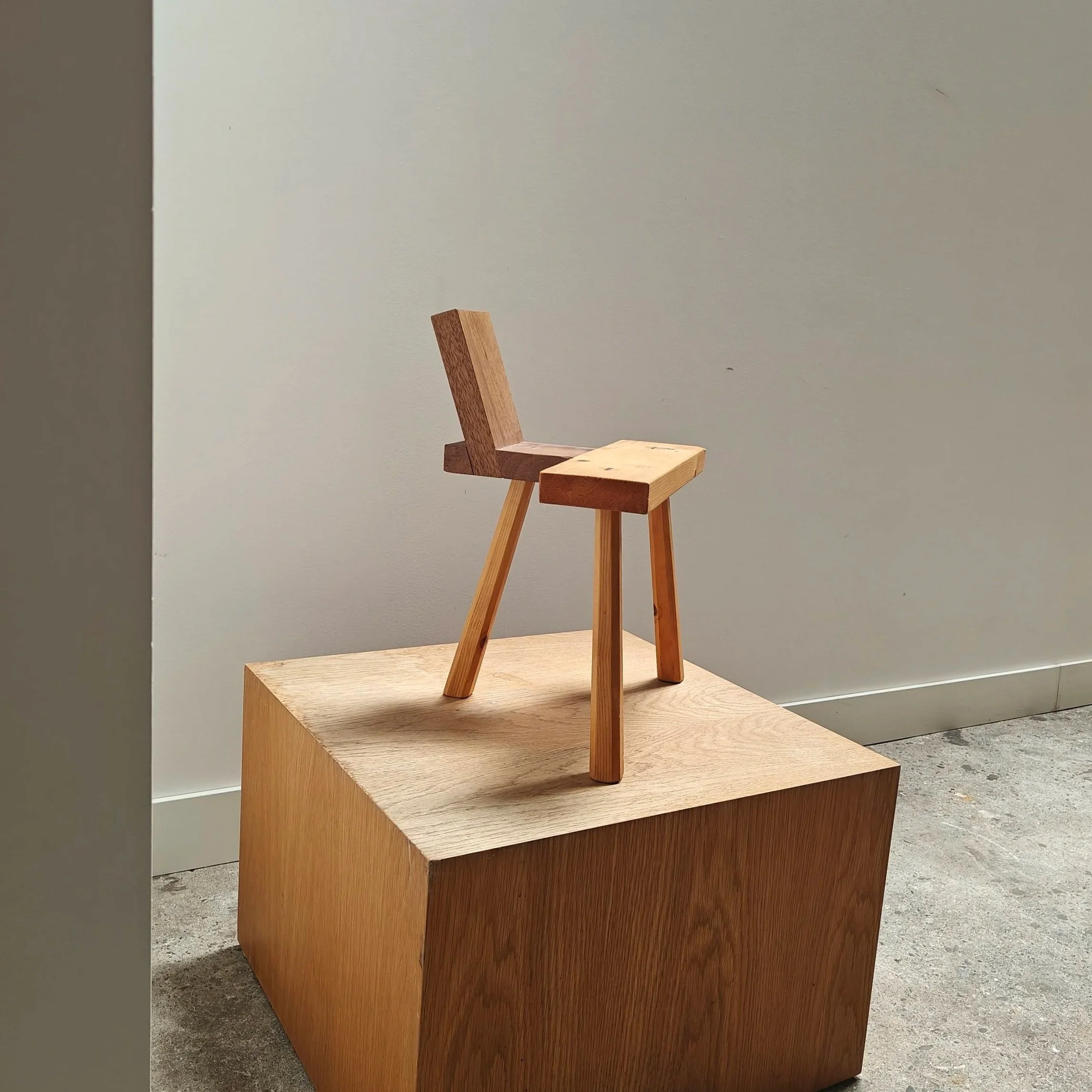 Modernist+tripod+stool+6.jpg