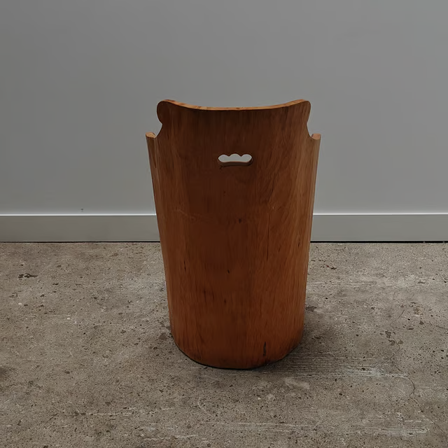 Tree trunk kubb chair with classic lines 2.png