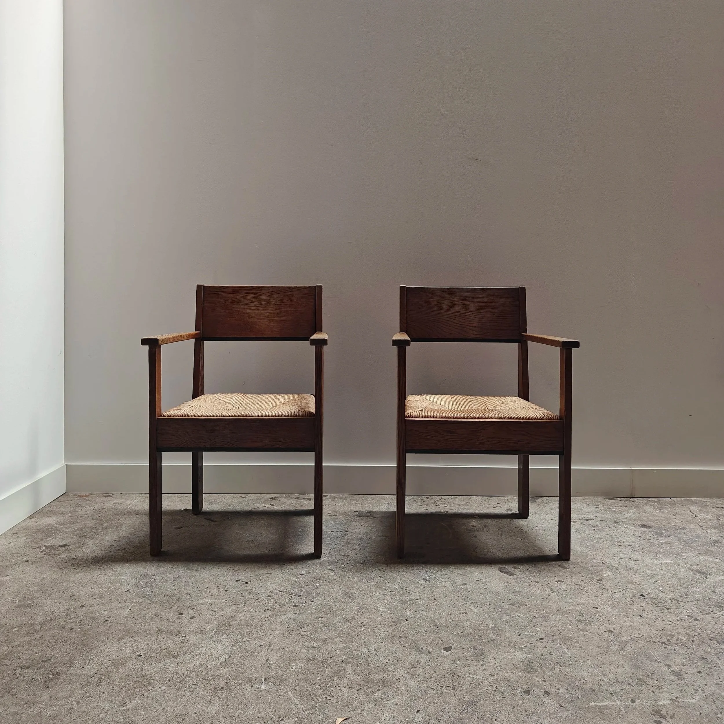 LOV+Oosterbeek+oak+dining+set+with+4+ruch+chairs+and+two+rush+armchair+1.jpg