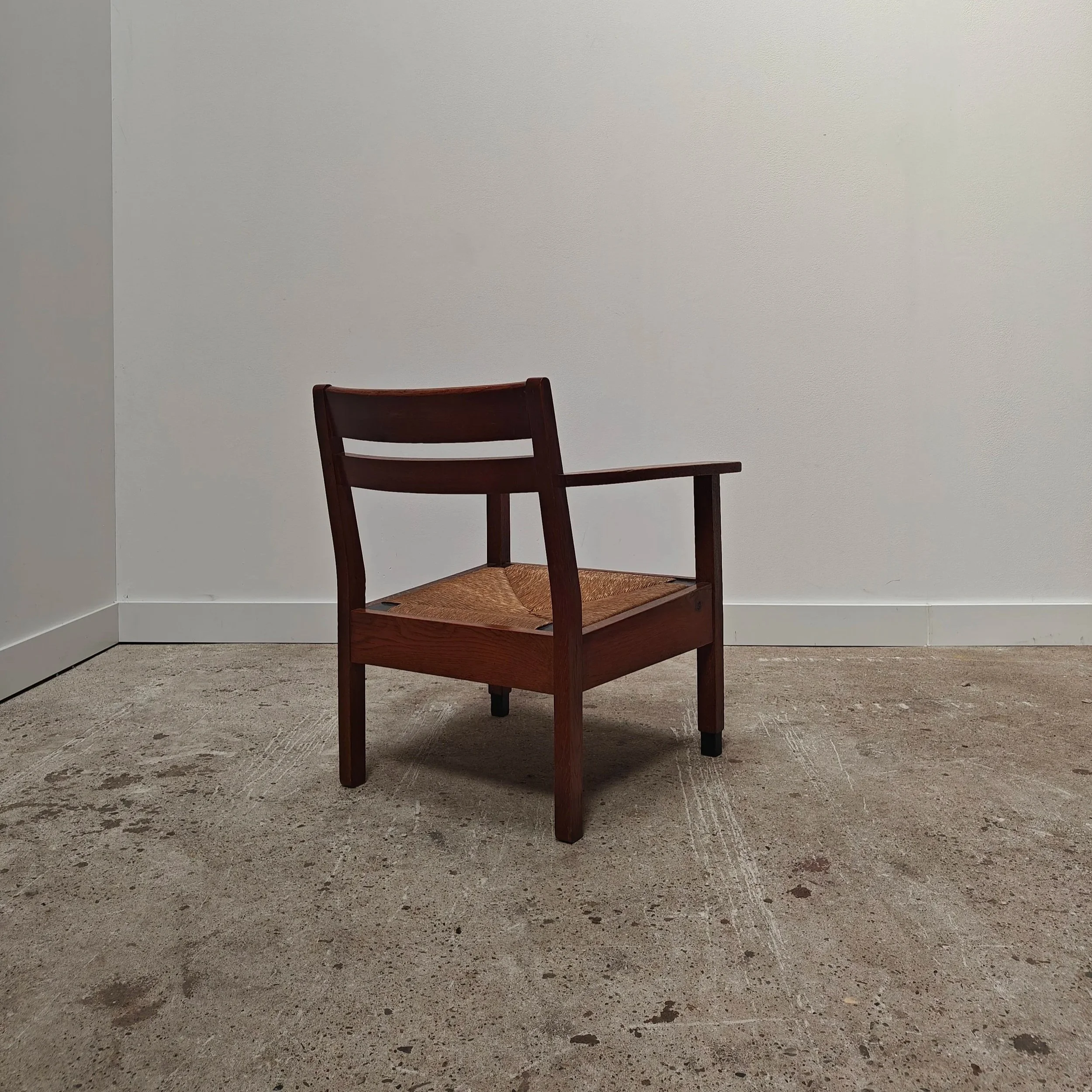 Haagse+school+armchair+with+rush+seats+and+black+accents+10.jpg