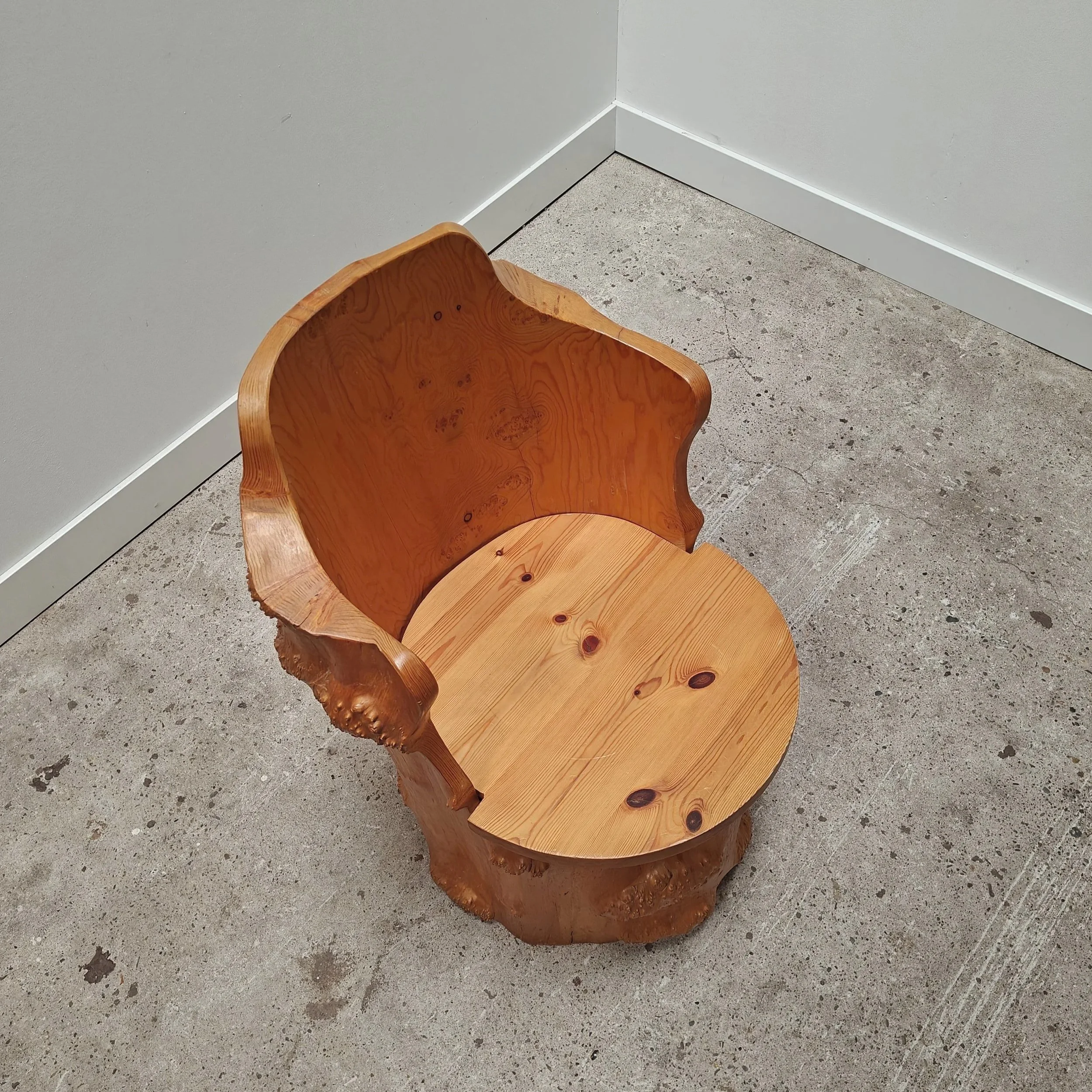 Tree+trunk+kubb+chair+with+knots+7.jpg