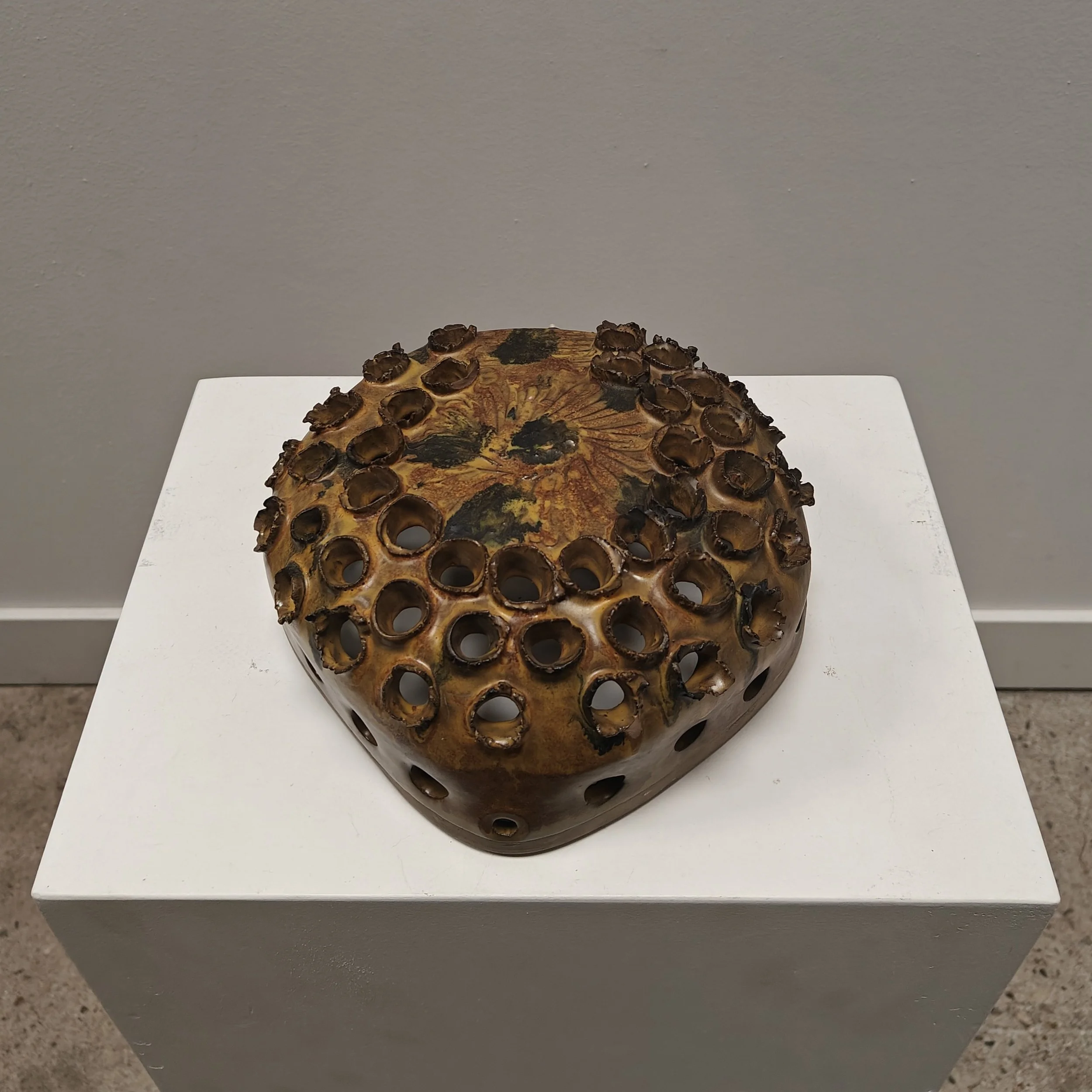 Highly decorative vintage ceramic wall lamp from the 1970s 10.jpg