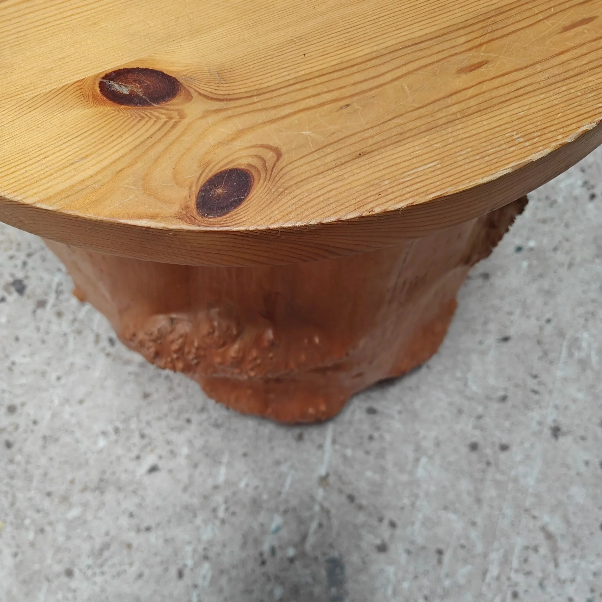 Tree+trunk+kubb+chair+with+knots+12.jpg