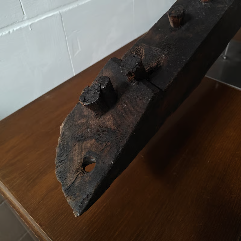 Sculpural beam from 1800's 2,2 mtr long 7.png