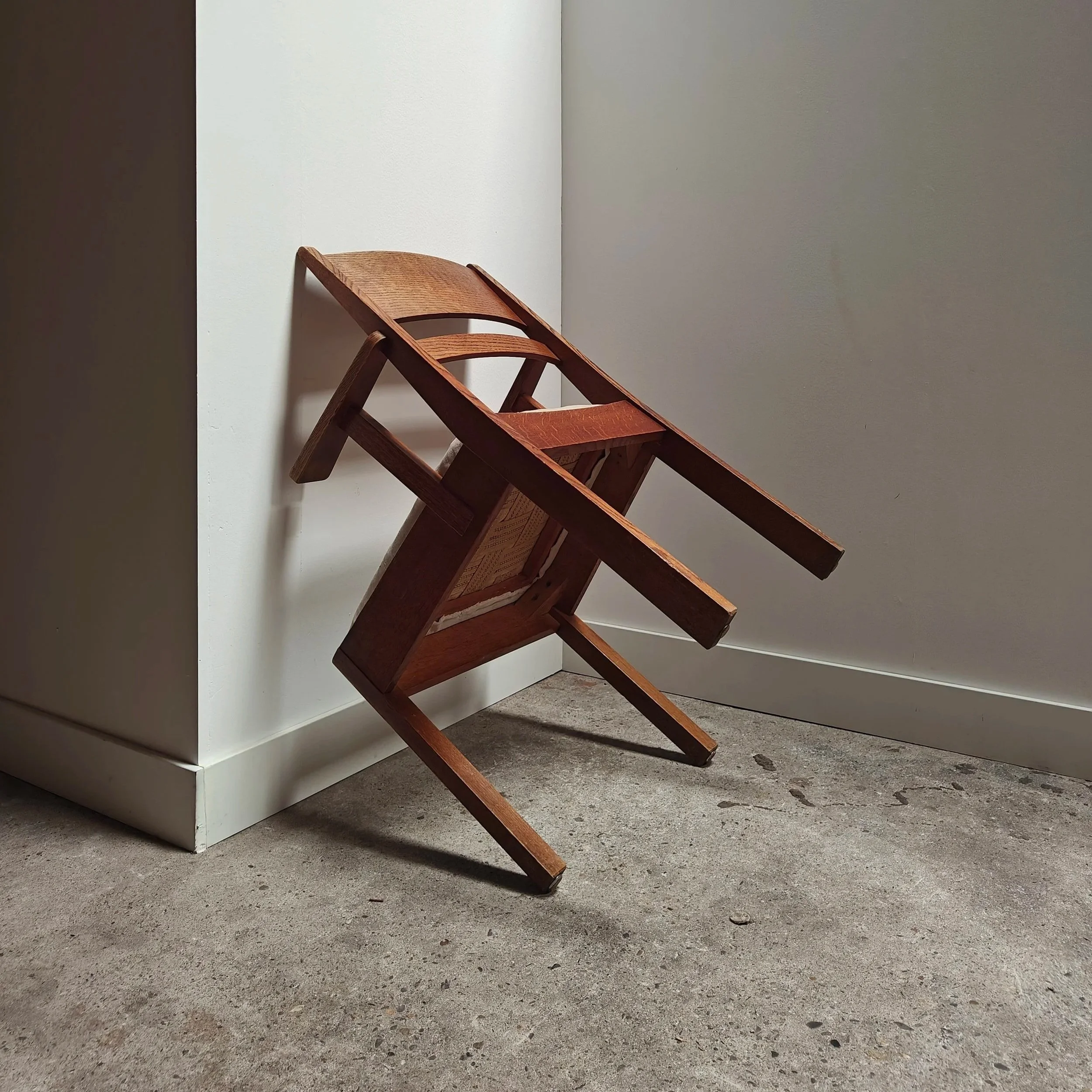 Spacious+office+chair+in+Haagse+School+style+15.jpg