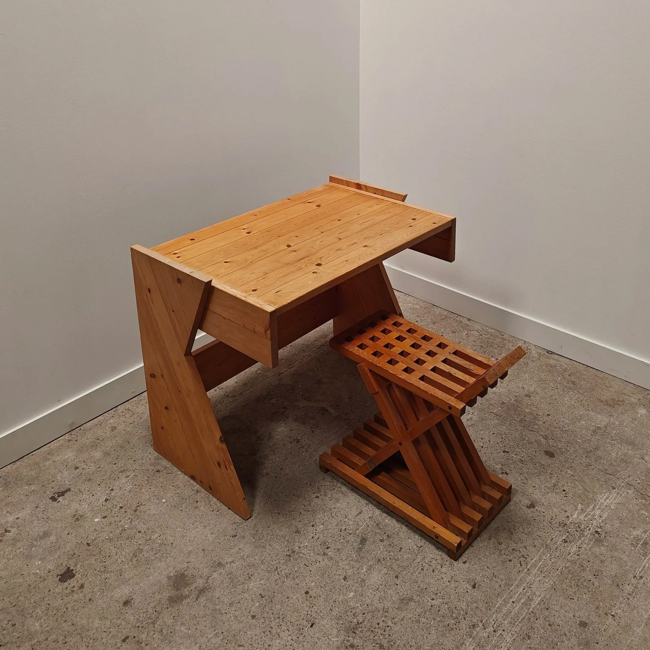 Modernist solid pine desk from the 1980s