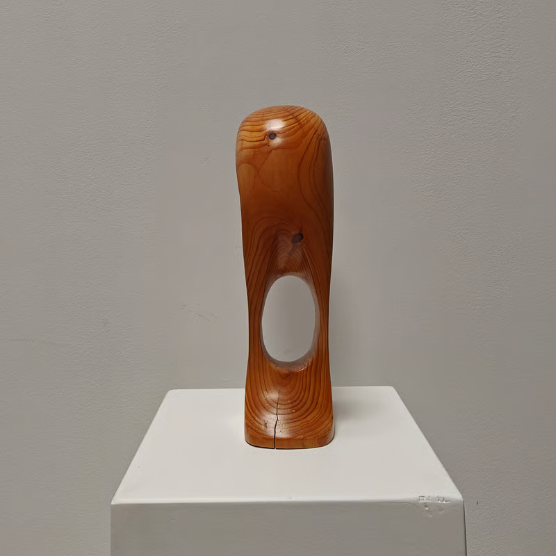 Blond wooden sculpture 4.png
