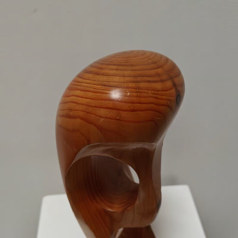 Blond wooden sculpture 8.png