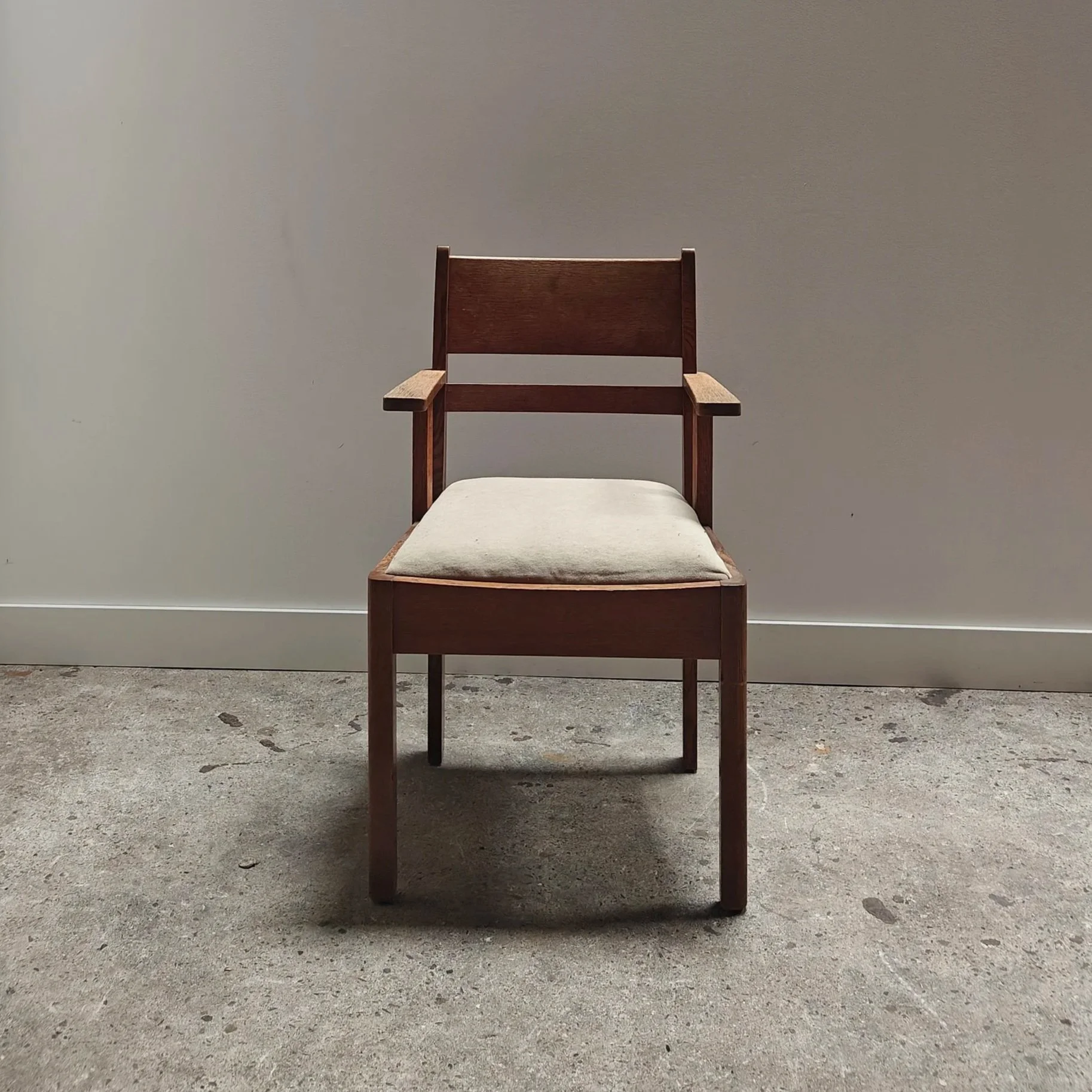 Spacious+office+chair+in+Haagse+School+style+3.jpg