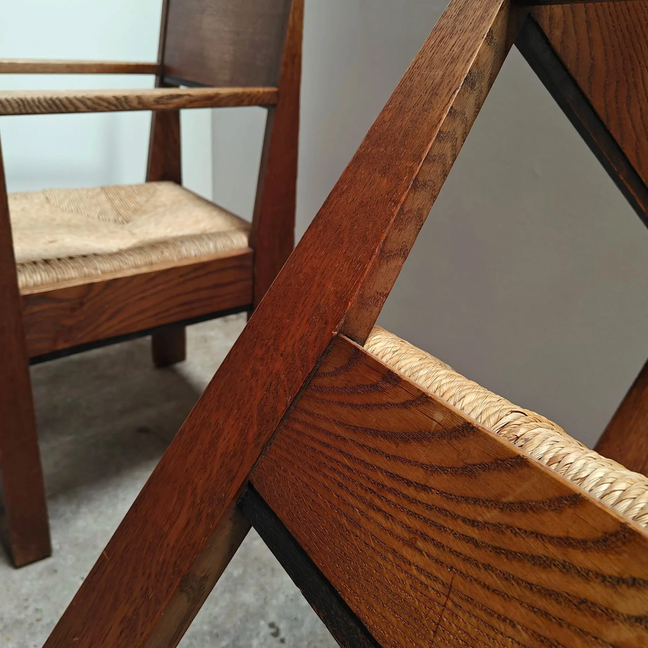 LOV+Oosterbeek+oak+dining+set+with+4+ruch+chairs+and+two+rush+armchair+2.jpg
