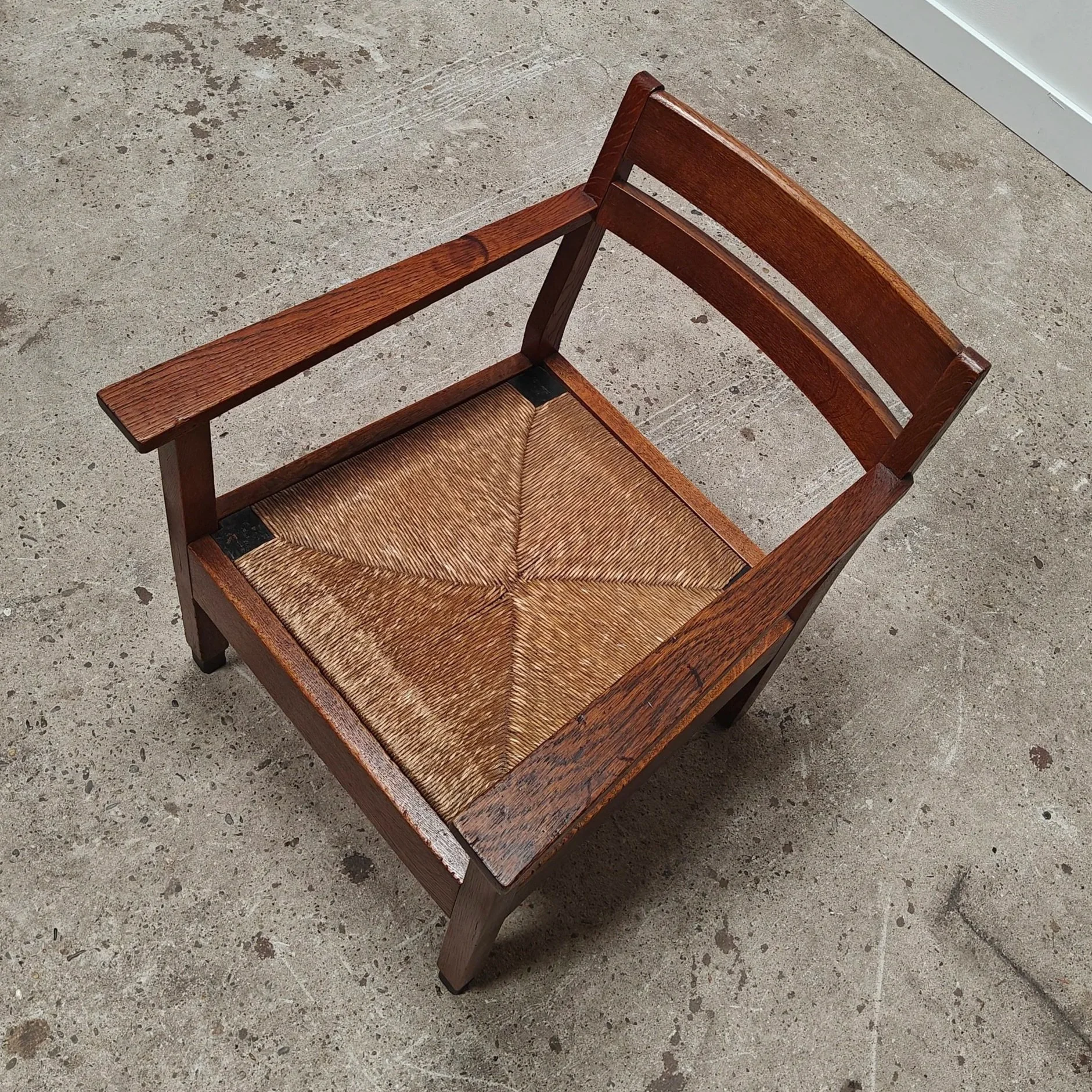 Haagse+school+armchair+with+rush+seats+and+black+accents+4.jpg