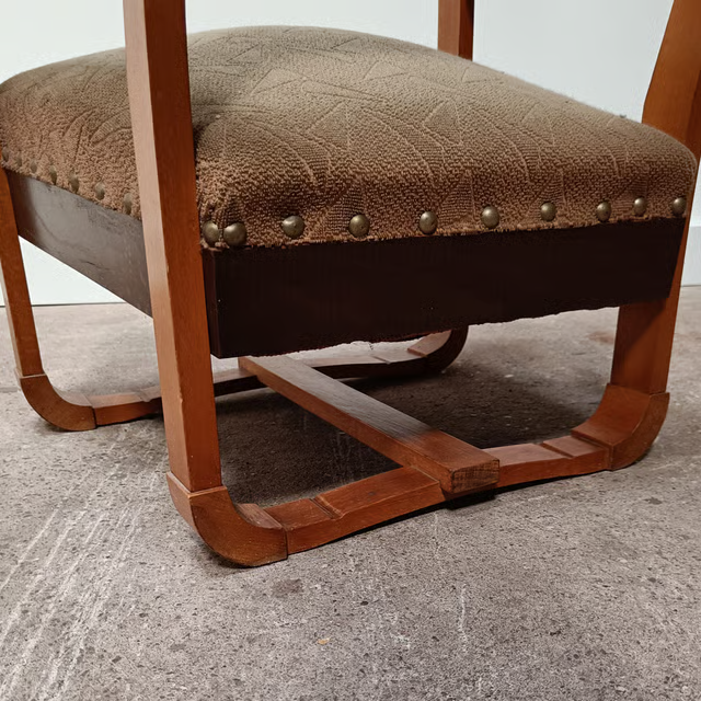 Experimental 1950's armchair 2.png