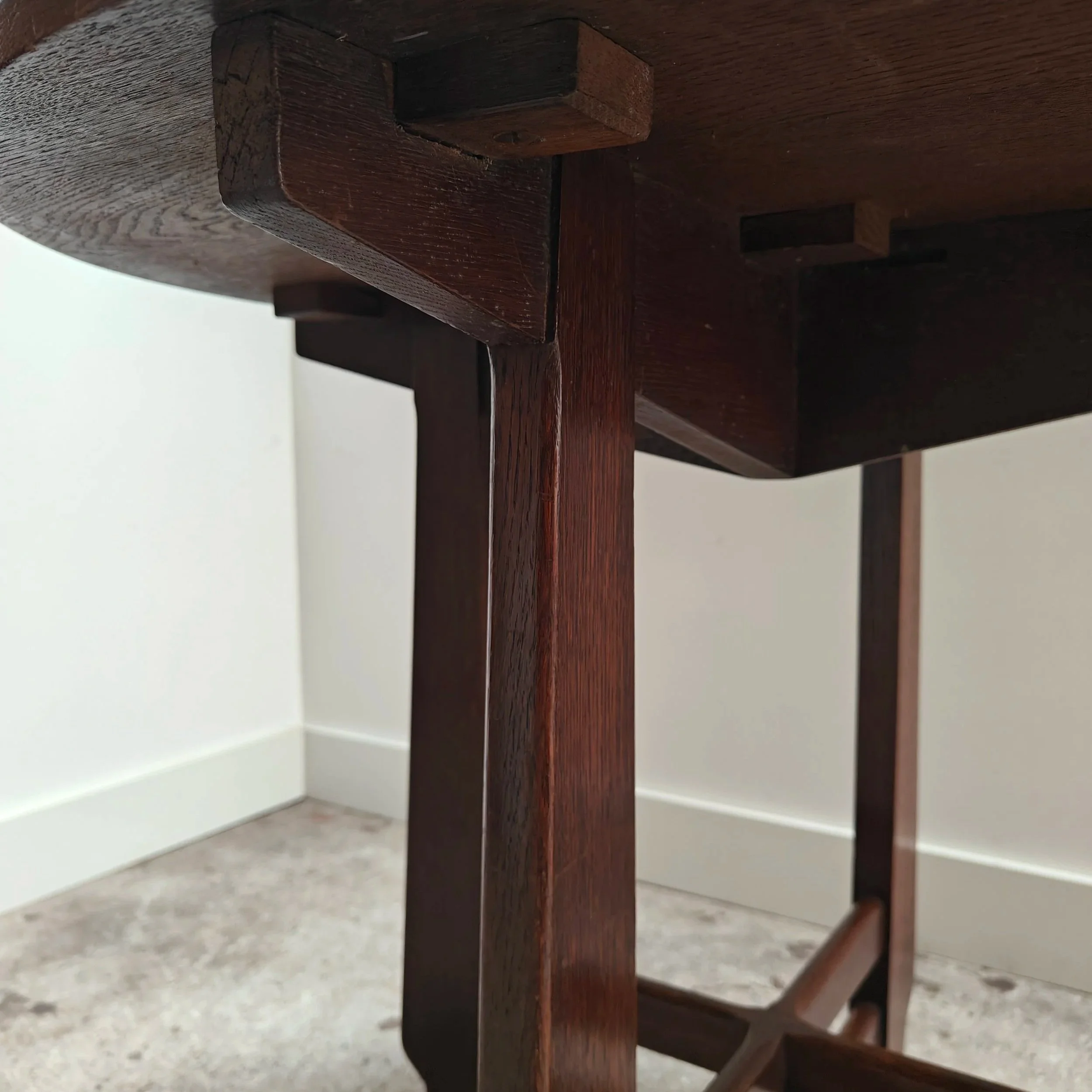 Art+Deco+side+table+with+double+support+design+feature+6.jpg