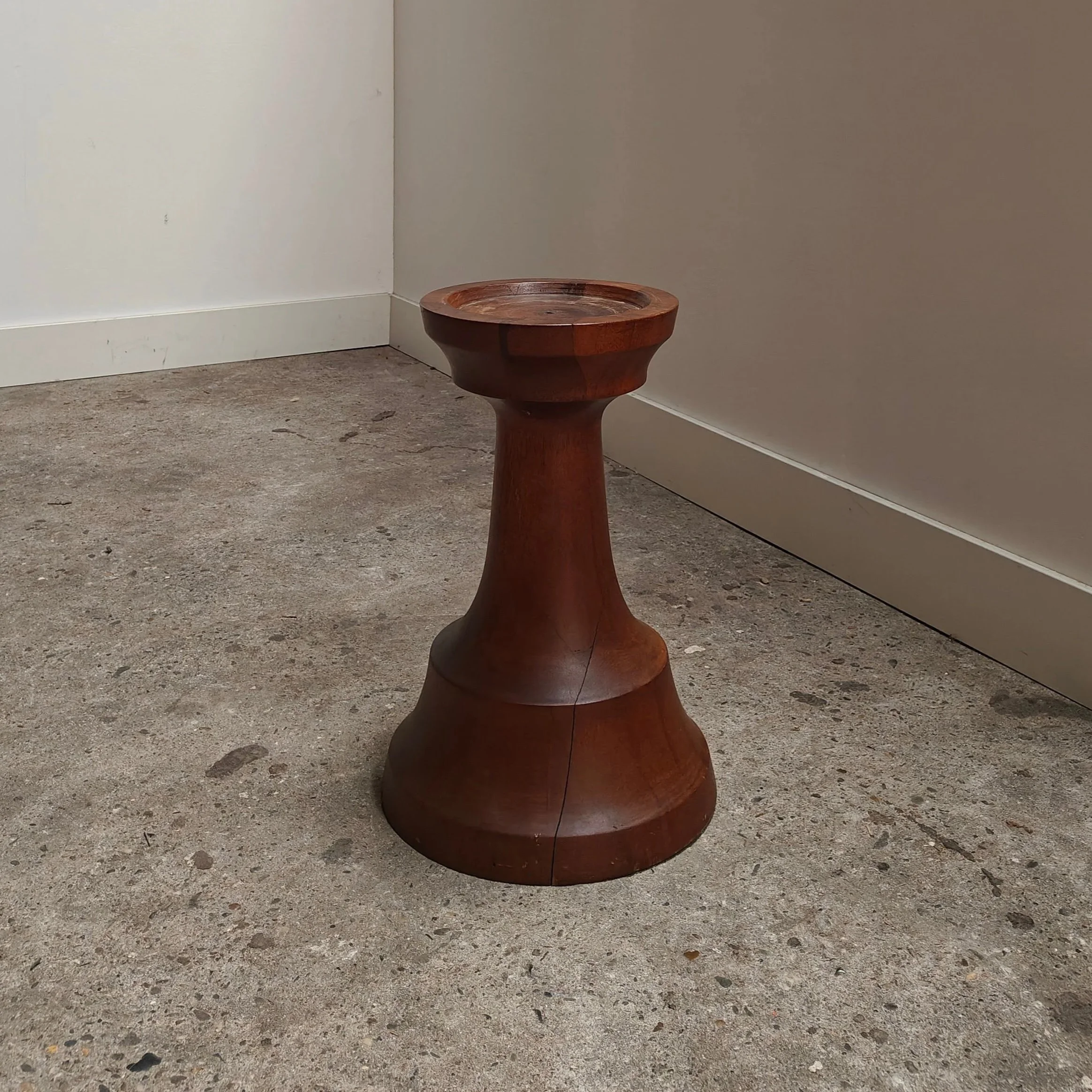 Teak+pedestal+in+a+chess+piece+like+shape+5.jpg