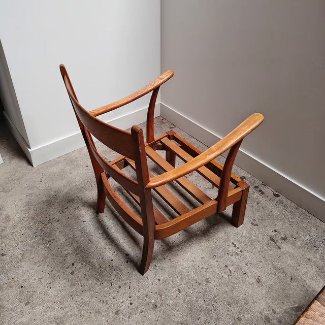 1940's armchair with pillow seat 5.png