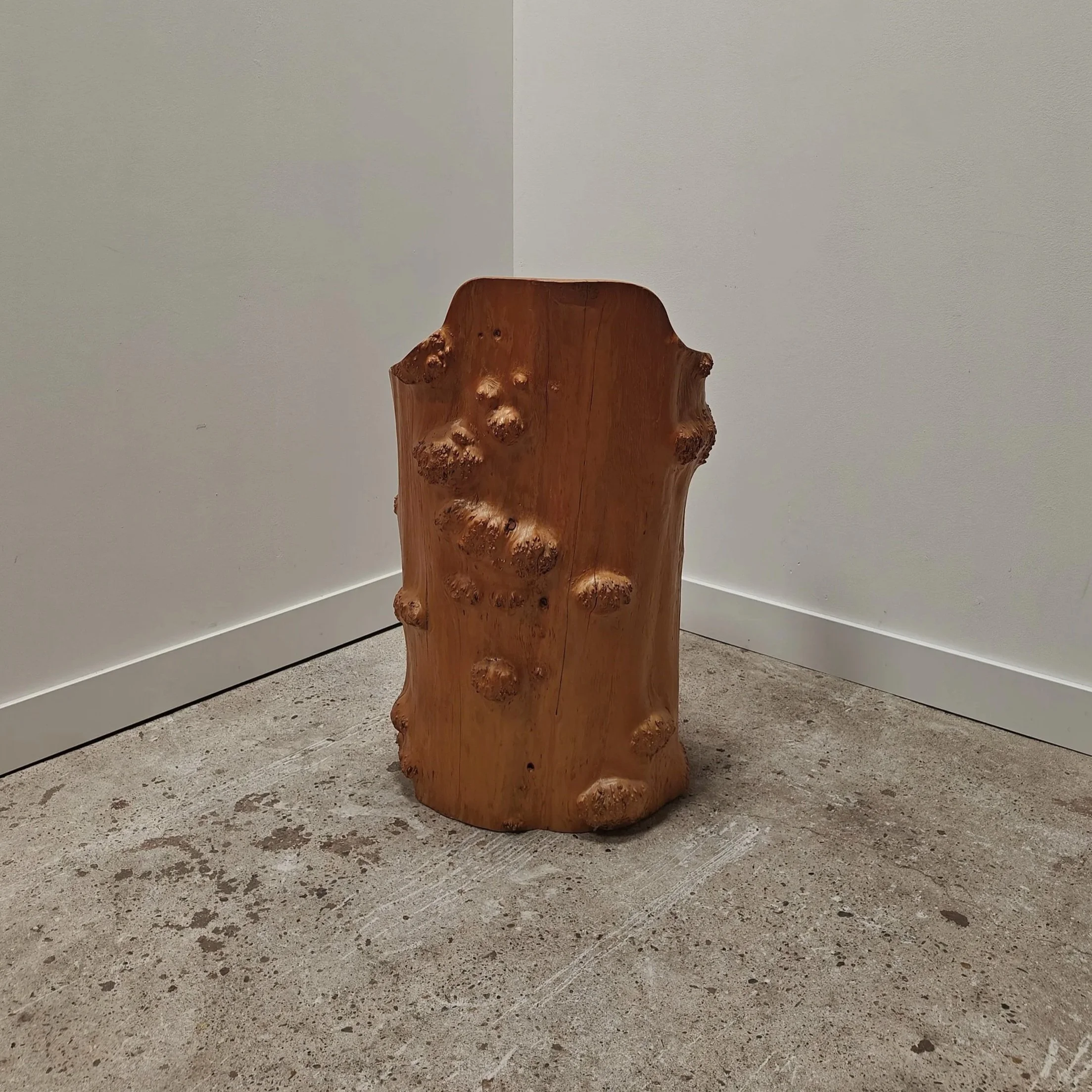 Tree+trunk+kubb+chair+with+knots+3.jpg