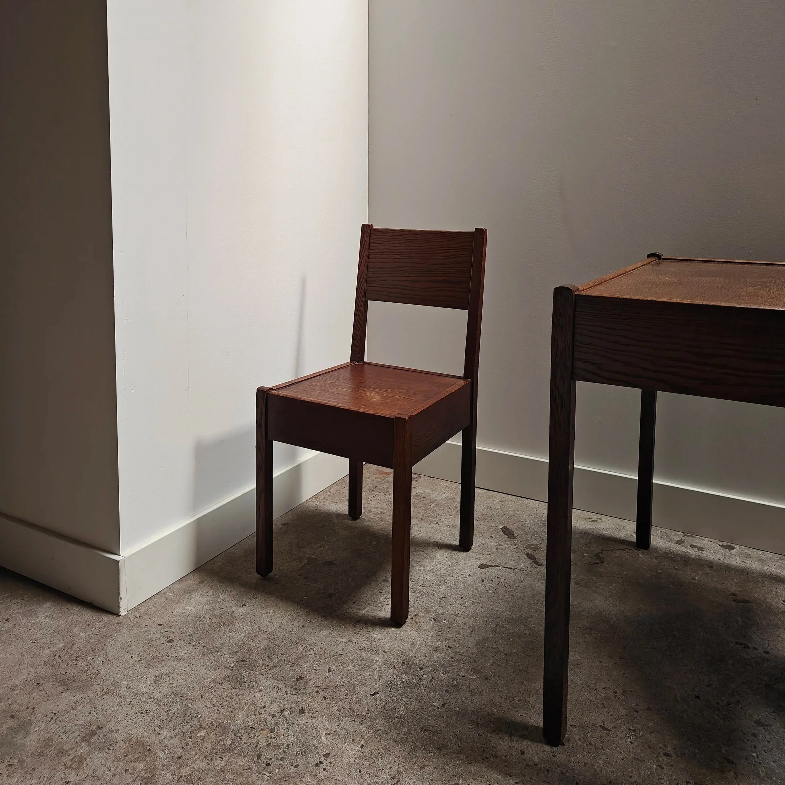 LOV+muntendam+side+or+accent+table+with+two+chairs+oak+plywood+12.jpg