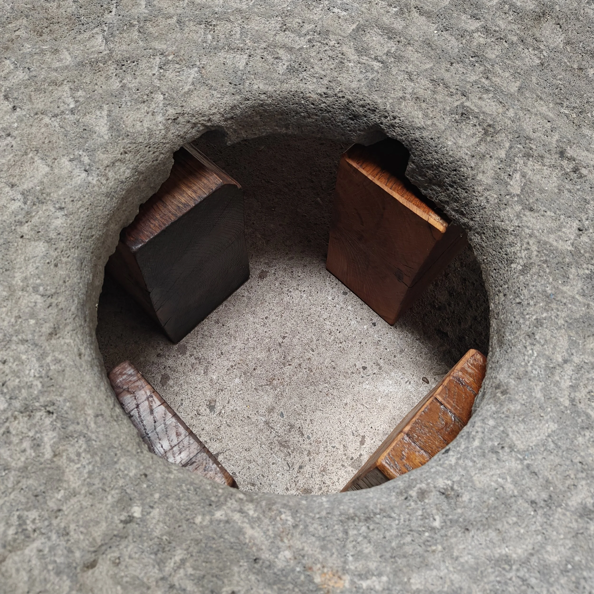 18th century stone and oak coffee table 20.jpg