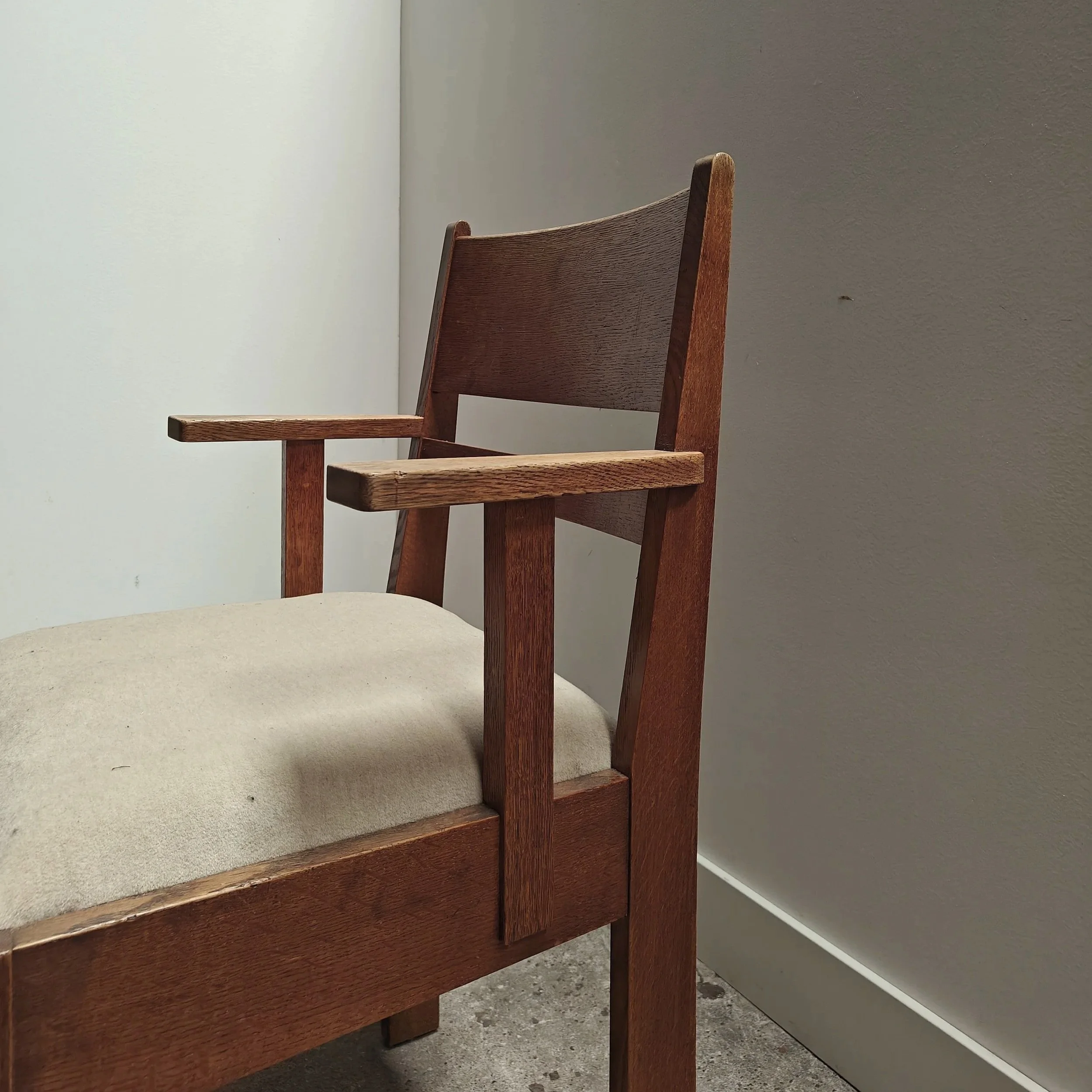 Spacious+office+chair+in+Haagse+School+style+5.jpg