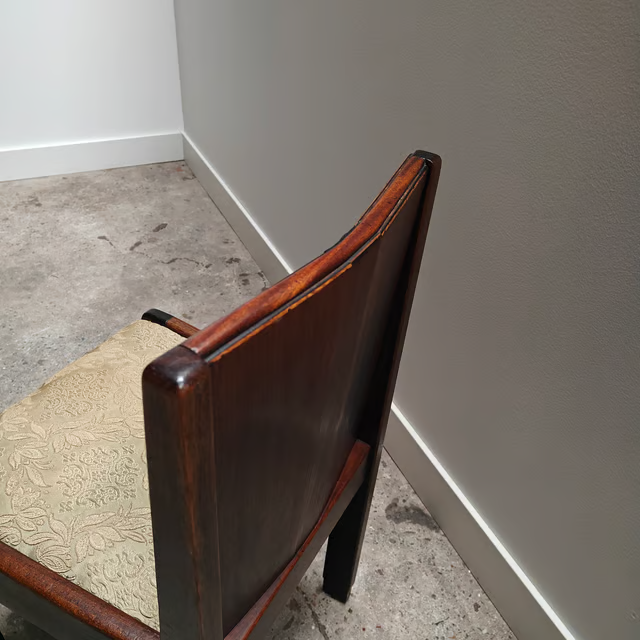 Chairs and table Amsterdamse School 6.png