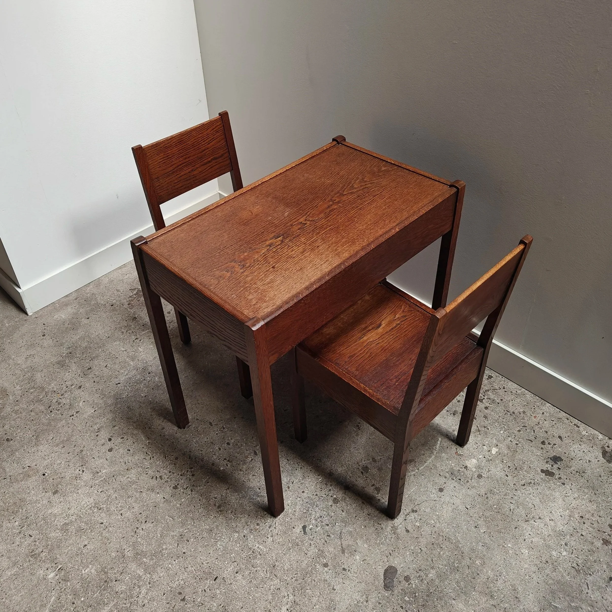 LOV+muntendam+side+or+accent+table+with+two+chairs+oak+plywood+2.jpg