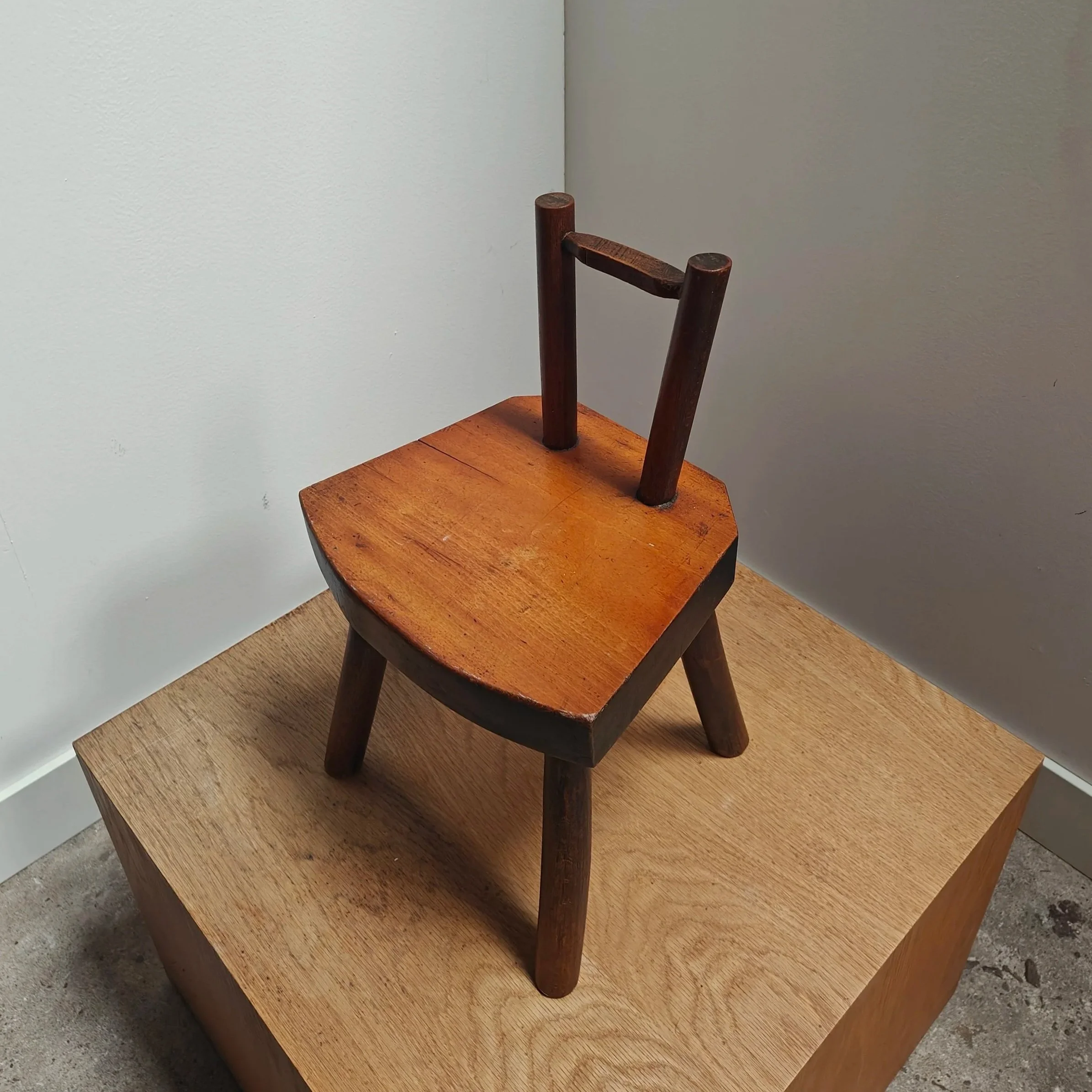 Small+stool+with+Asian+feel+3.jpg