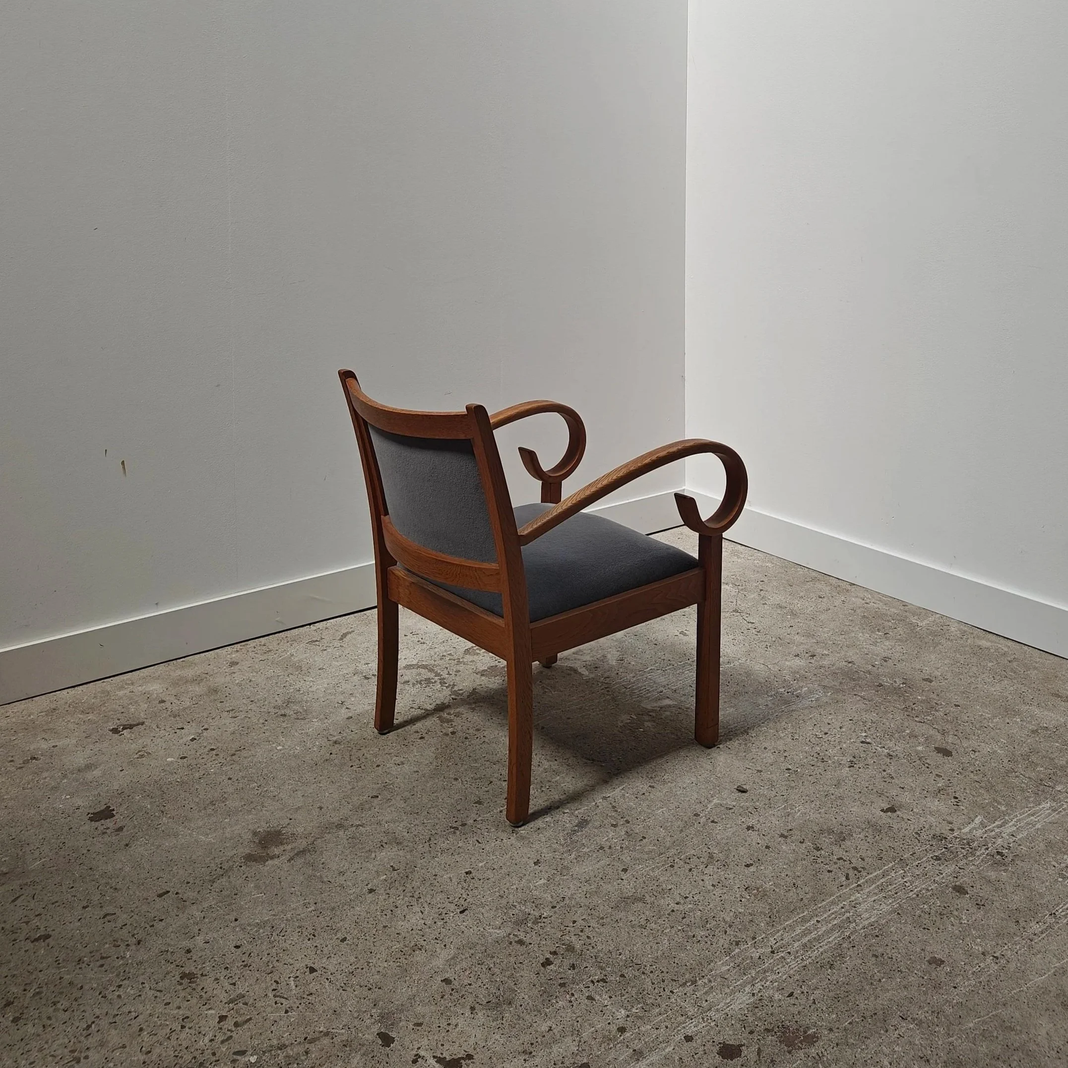 chair+with+scrolled+armrests+6.jpg