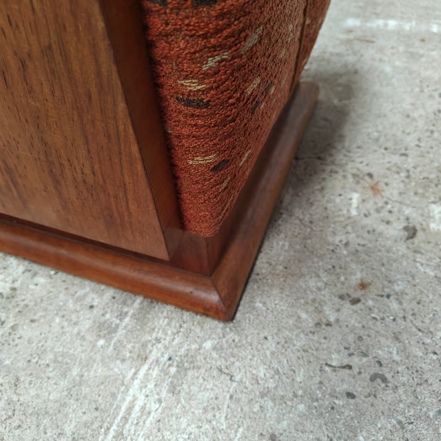 Art deco stool with stylish backrest 6.png