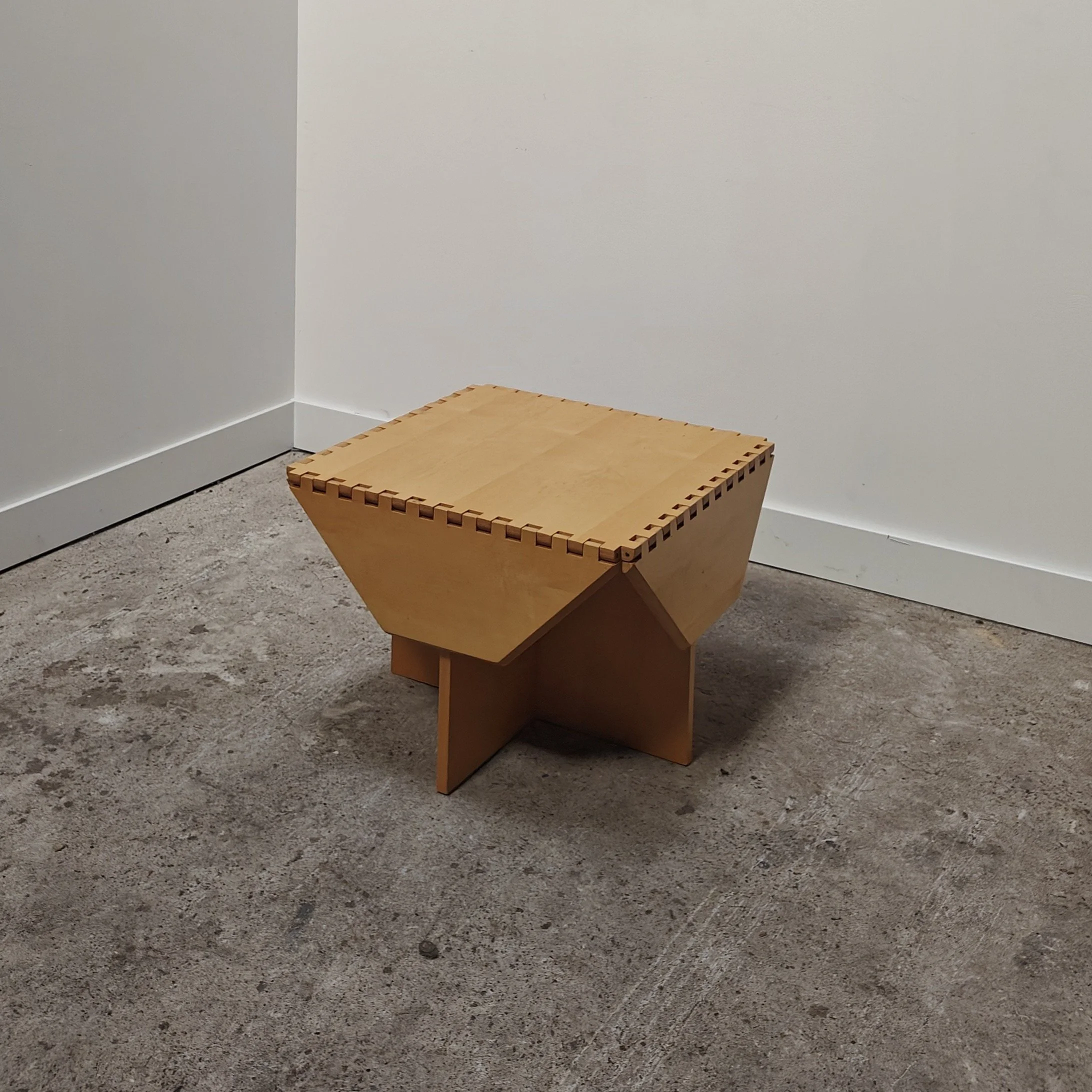 Folding coffee table