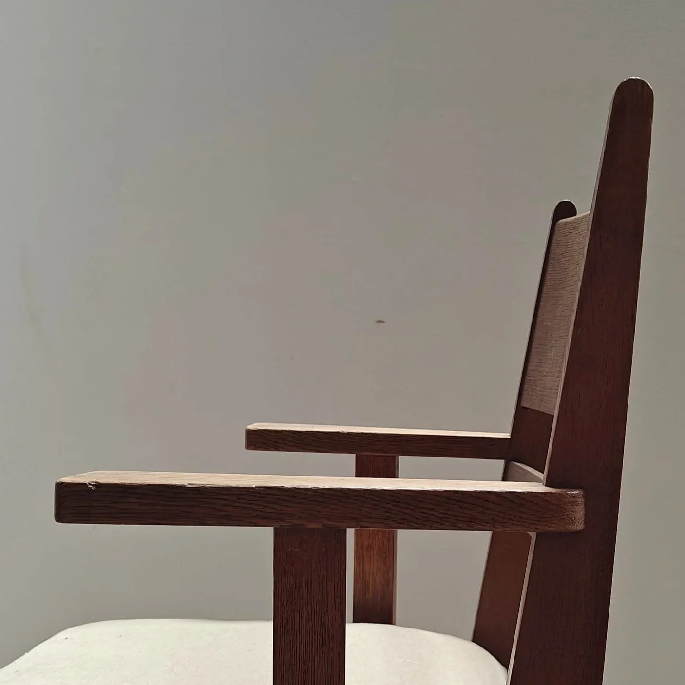Spacious+office+chair+in+Haagse+School+style+6.jpg