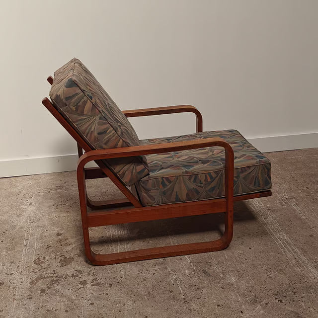 Adjustable armchair in Amsterdamse school style 2.png