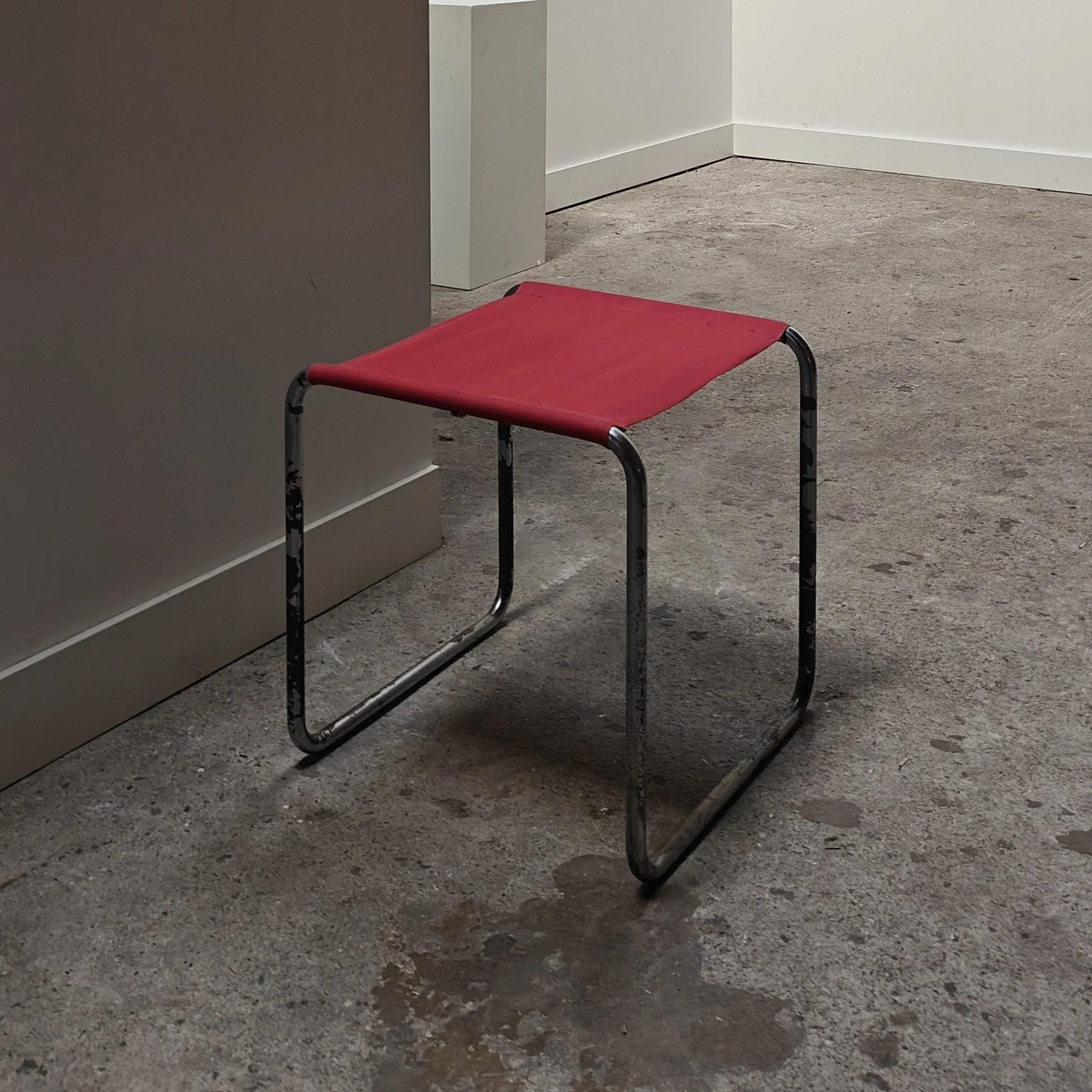 Tubular Bauhaus stool with iron yarn seat