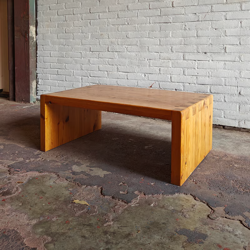 Pine coffeetable with joints 5.png