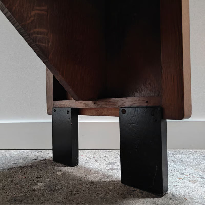 Amsterdam school console 8.png