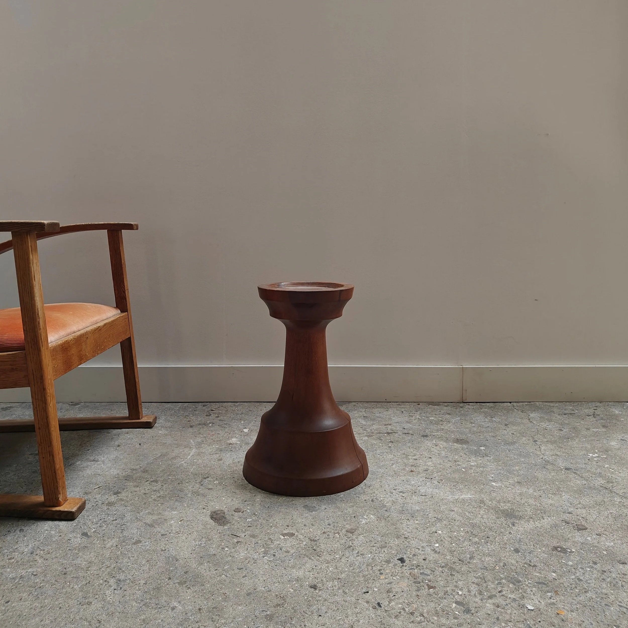 Teak+pedestal+in+a+chess+piece+like+shape+1.jpg