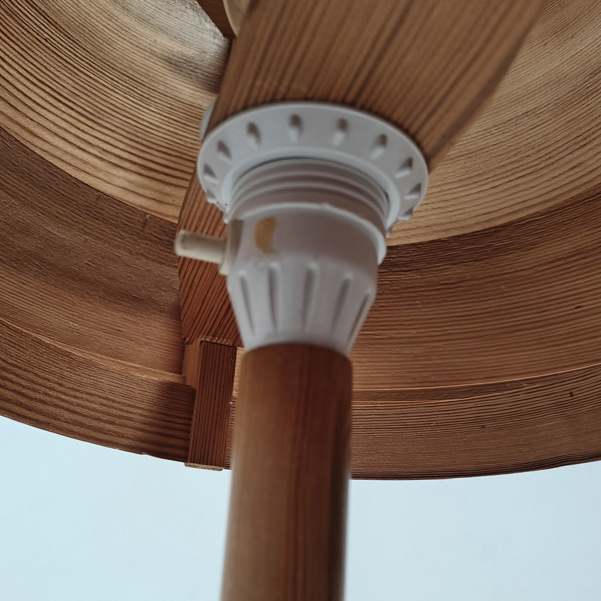 Pine desklamp solbackens svarveri hyssna sweden 3.jpg