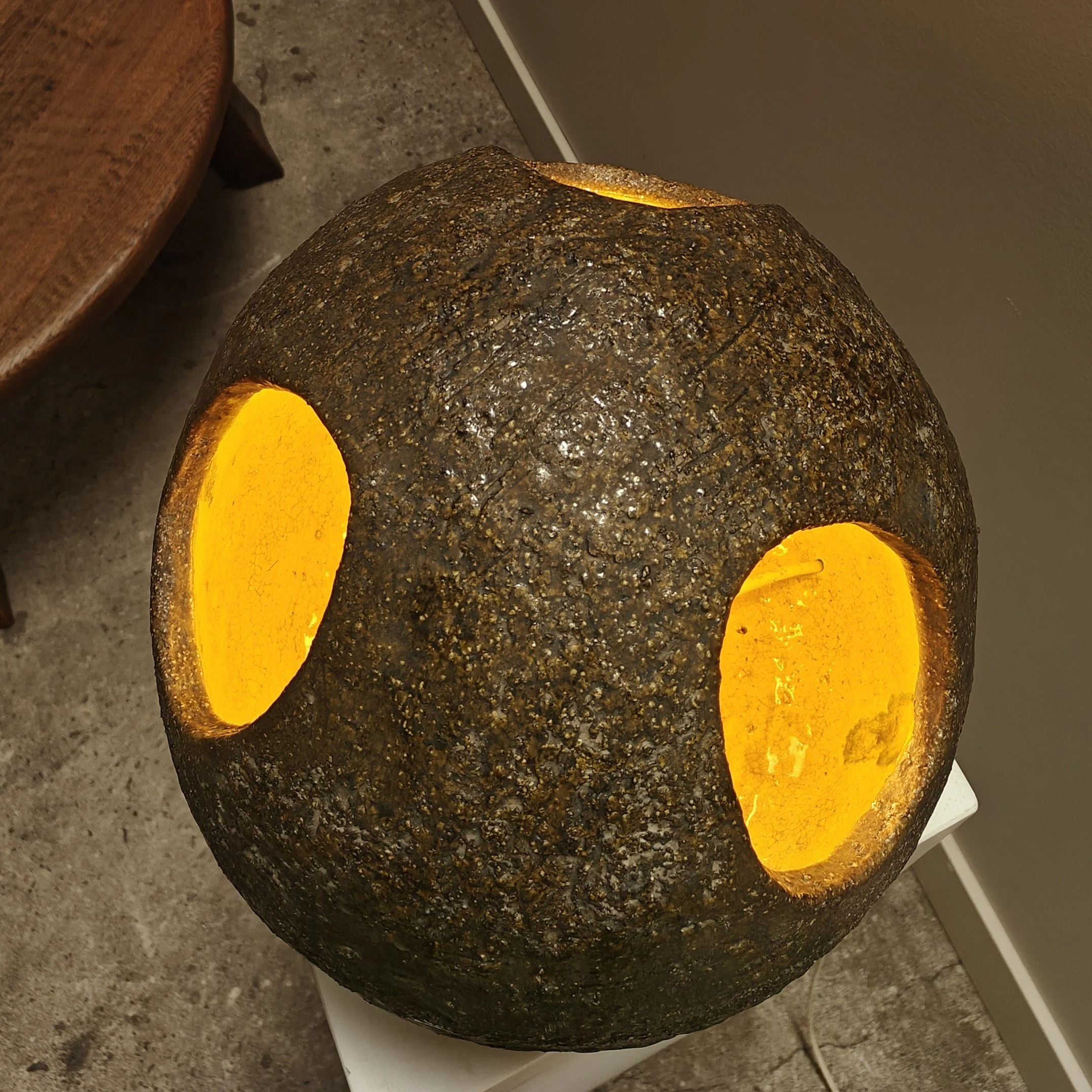 Studiomade lamp with glazed inside 32x32cm 2.jpg