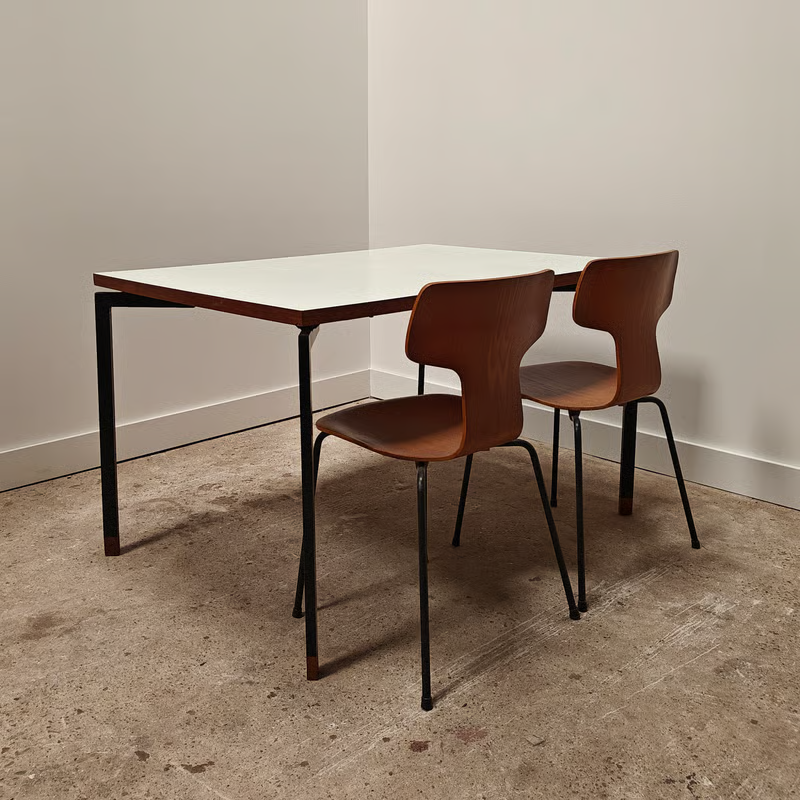 Elsrijk table or desk 5.png